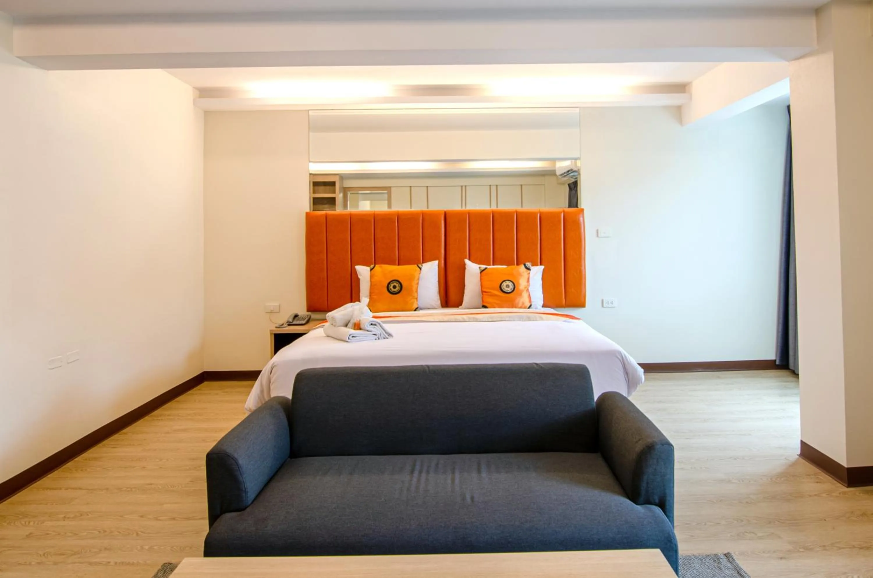 Photo of the whole room, Bed in Tara Lake