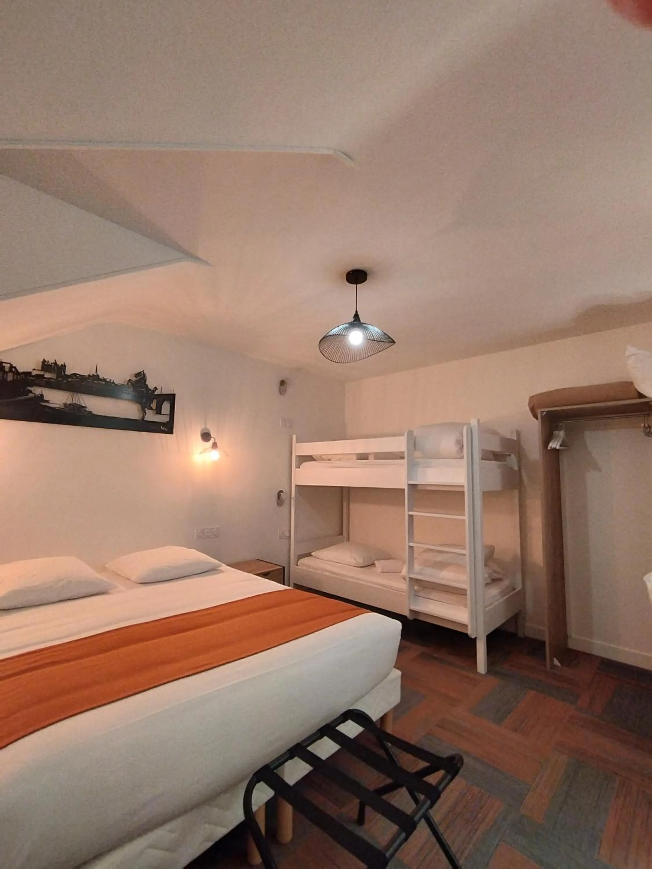 Shower, Bed in The Originals Access, Hotel Le Canter Saumur