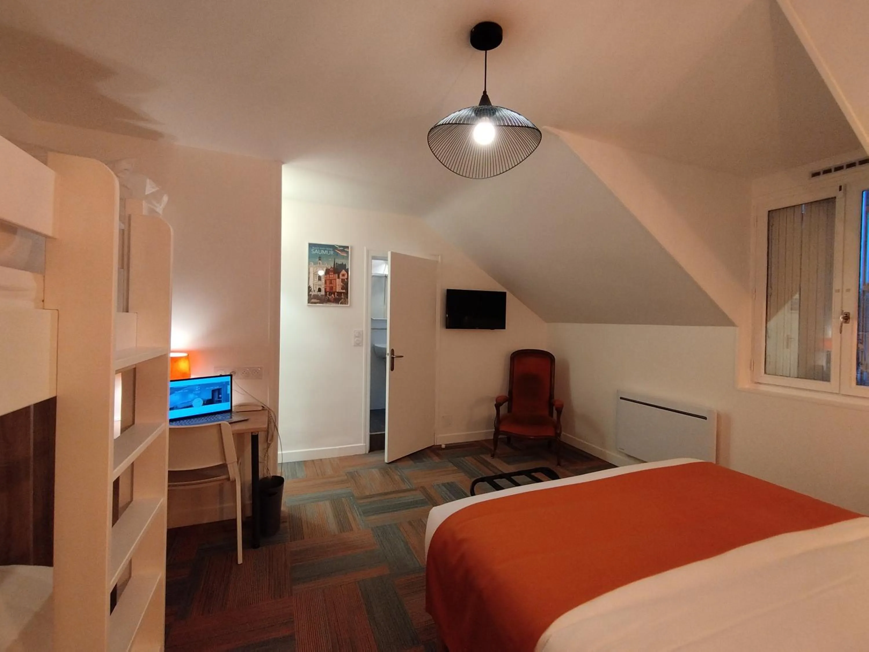 Shower, Bed in The Originals Access, Hotel Le Canter Saumur