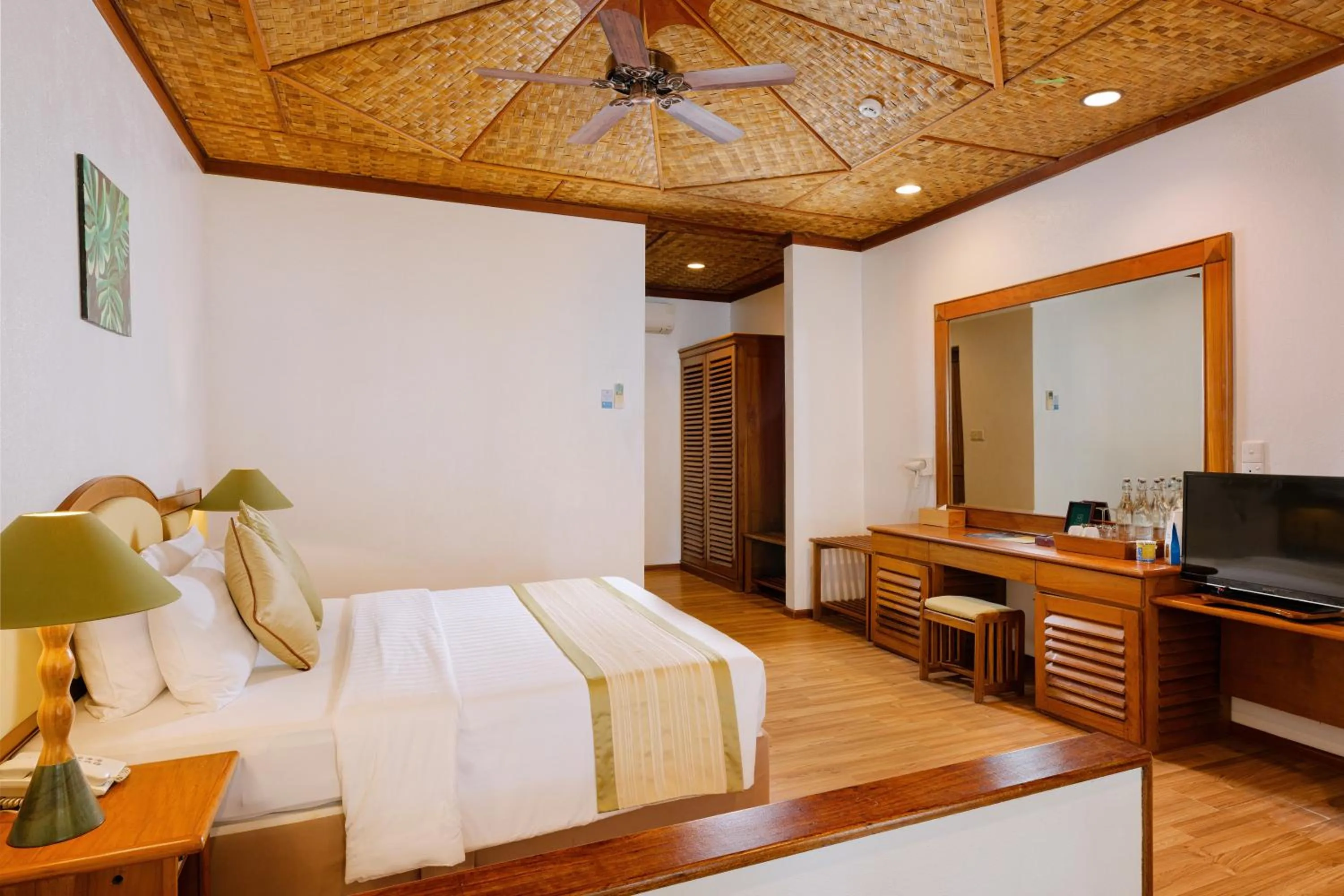 Photo of the whole room, Bed in Bandos Maldives
