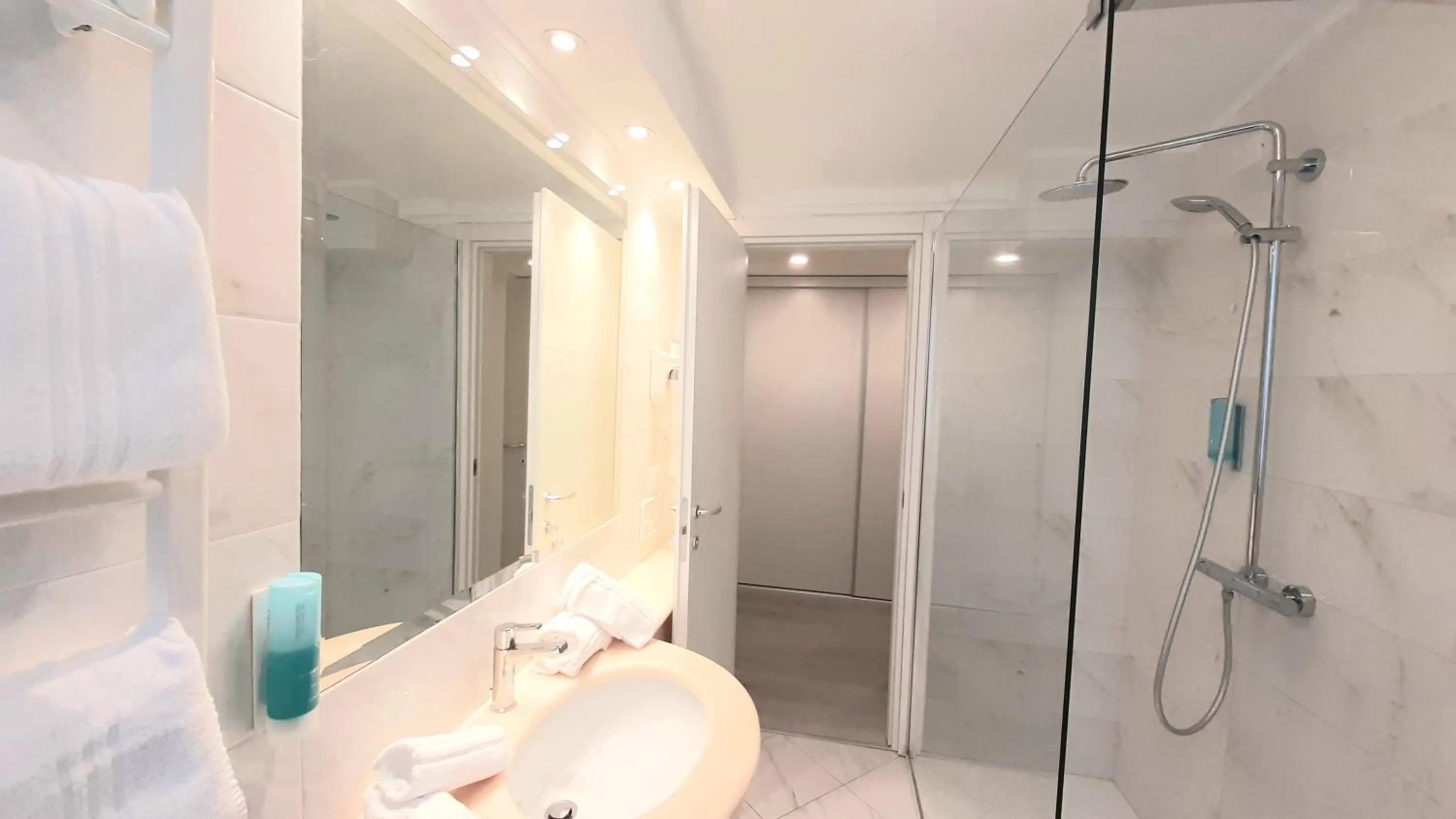 Bathroom in Grand Hotel Playa