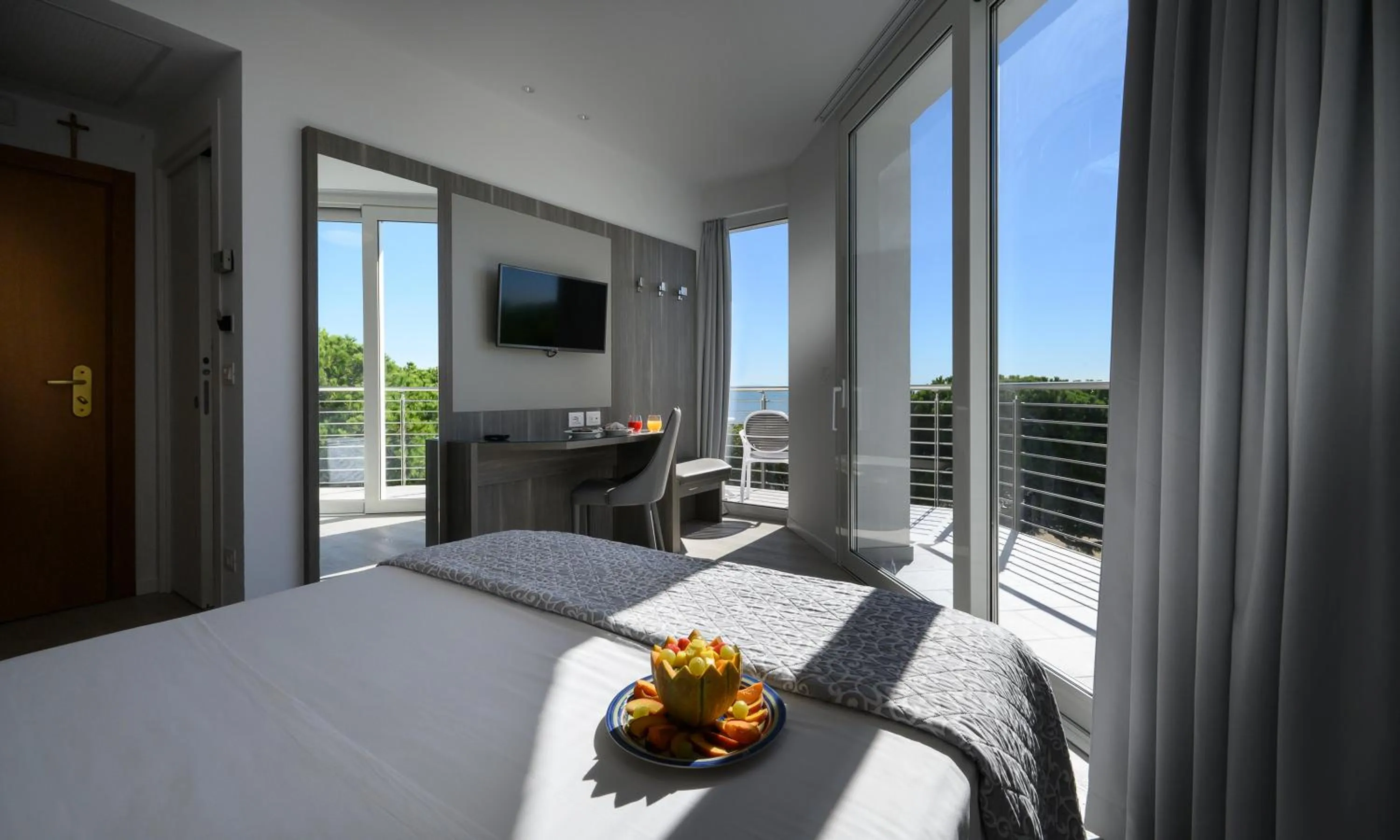 Balcony/Terrace, Bed in Grand Hotel Playa