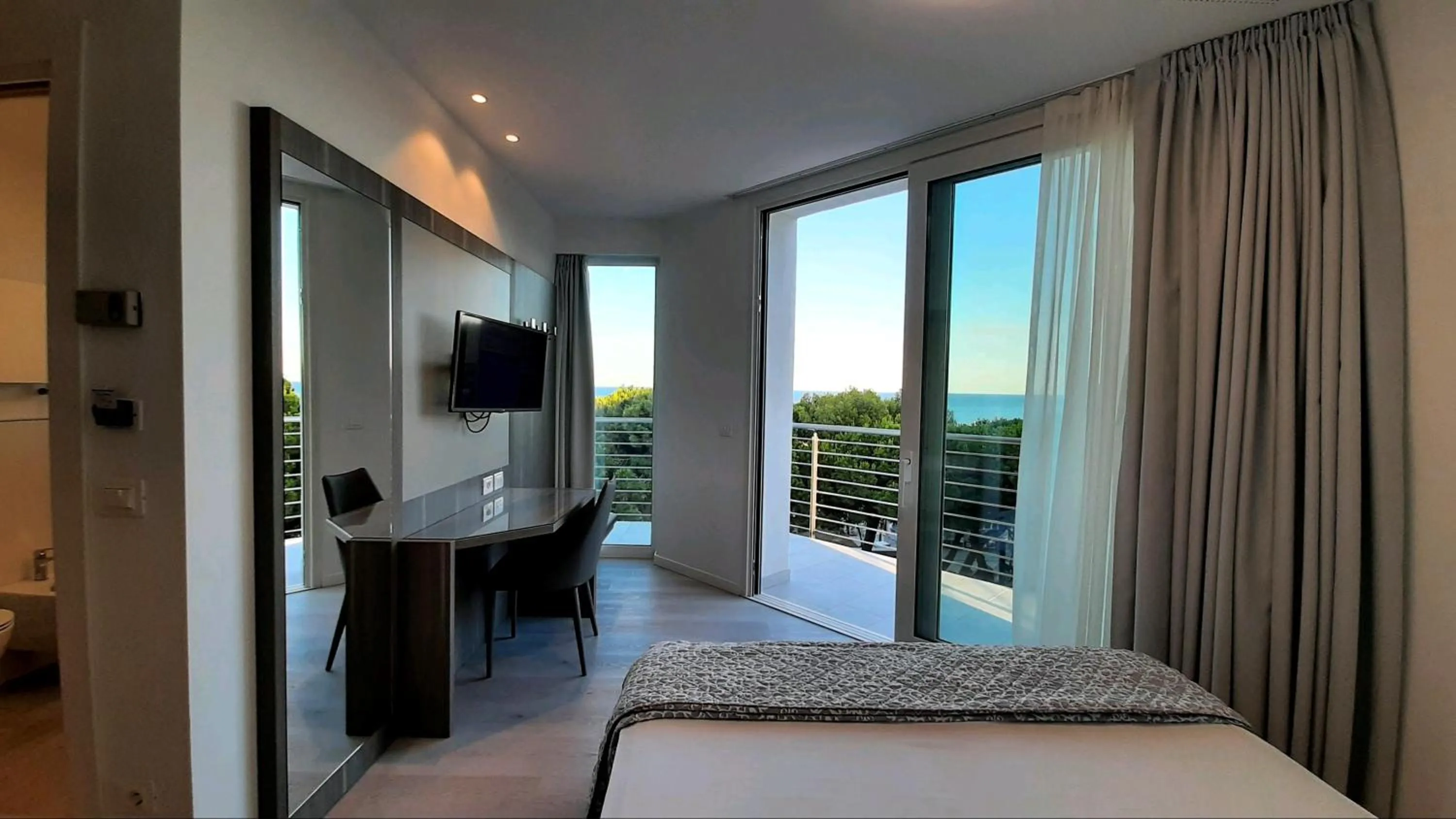 Photo of the whole room, Bed in Grand Hotel Playa