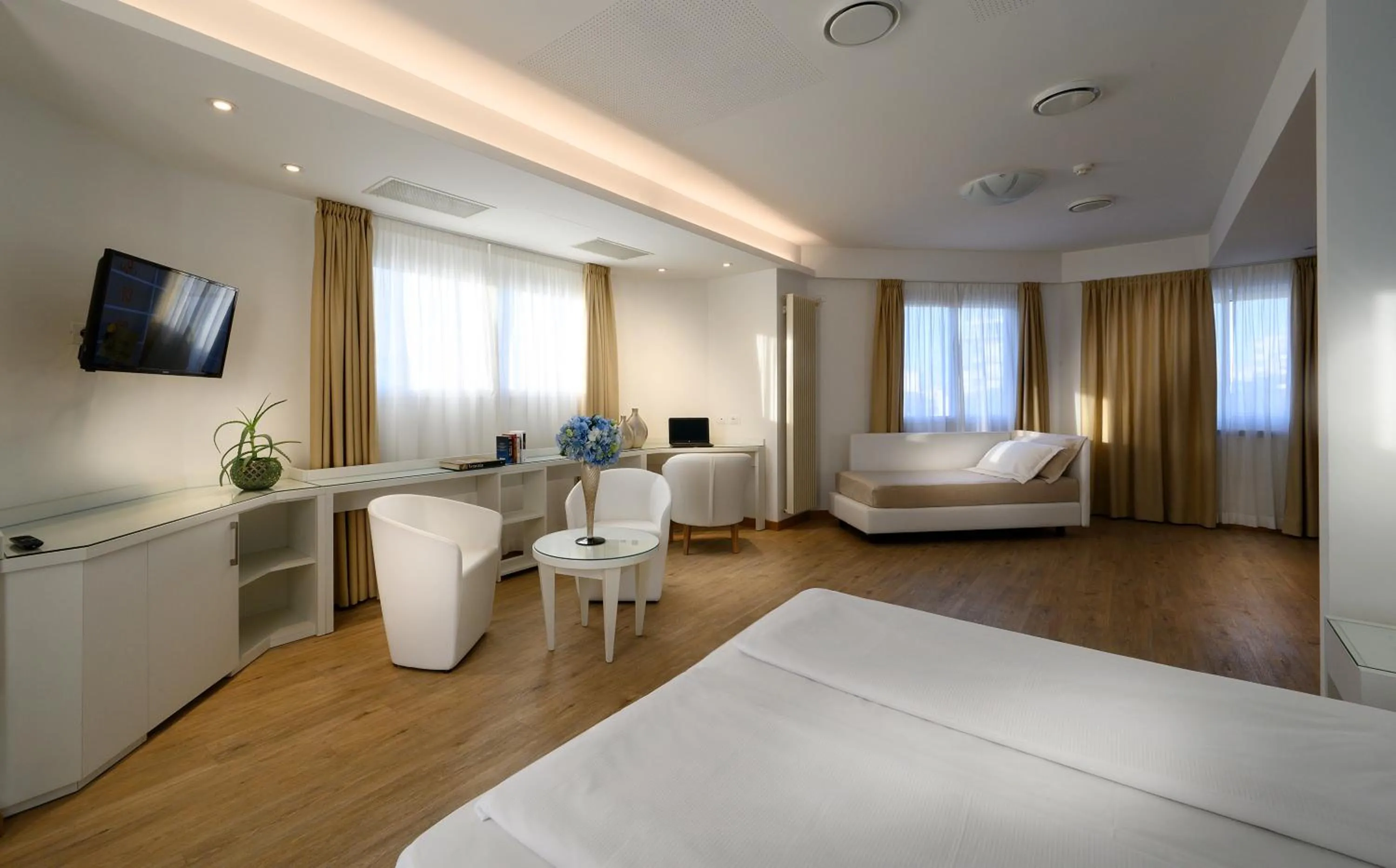 Bedroom, Bed in Grand Hotel Playa