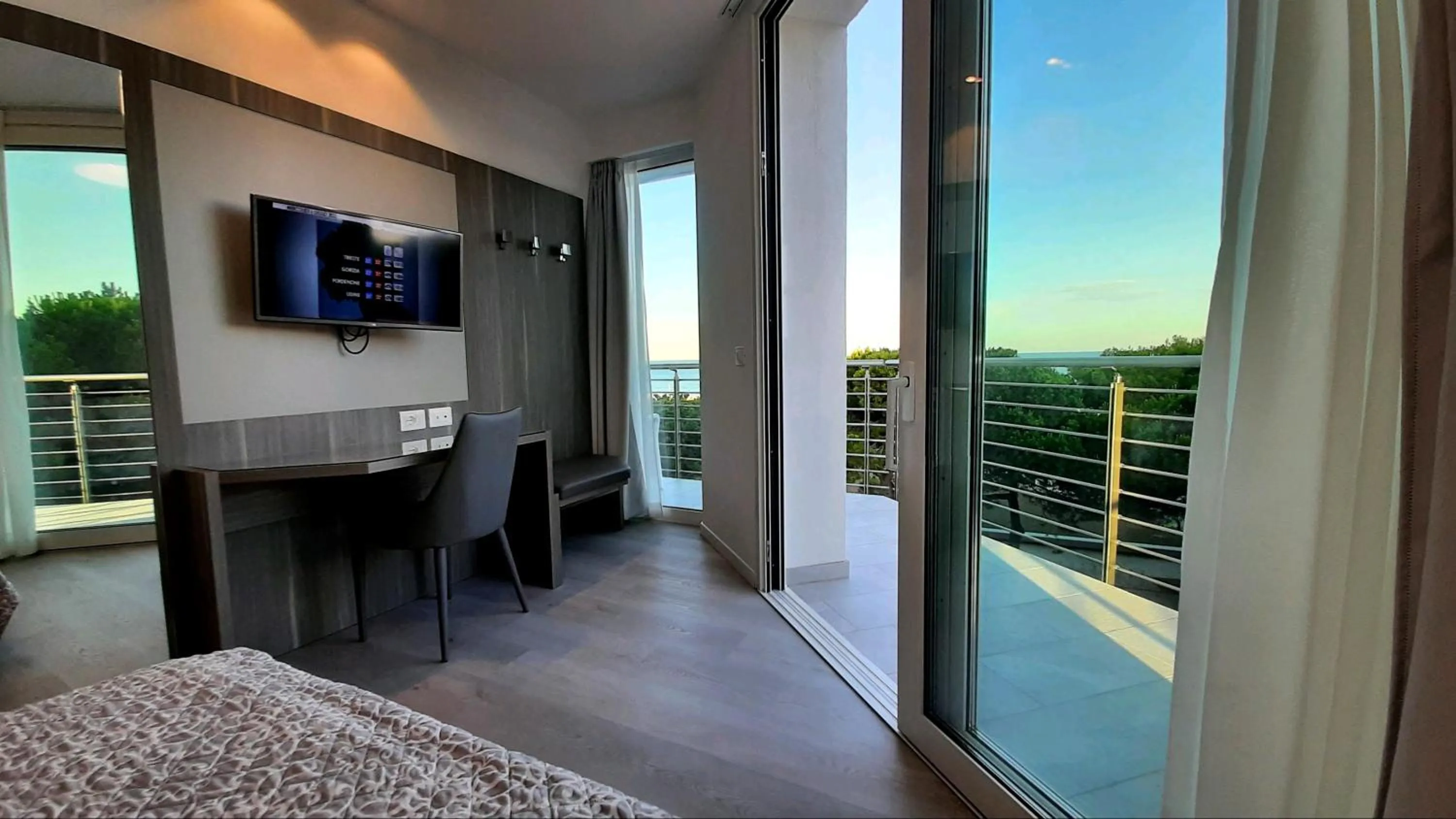 Balcony/Terrace, Bed in Grand Hotel Playa