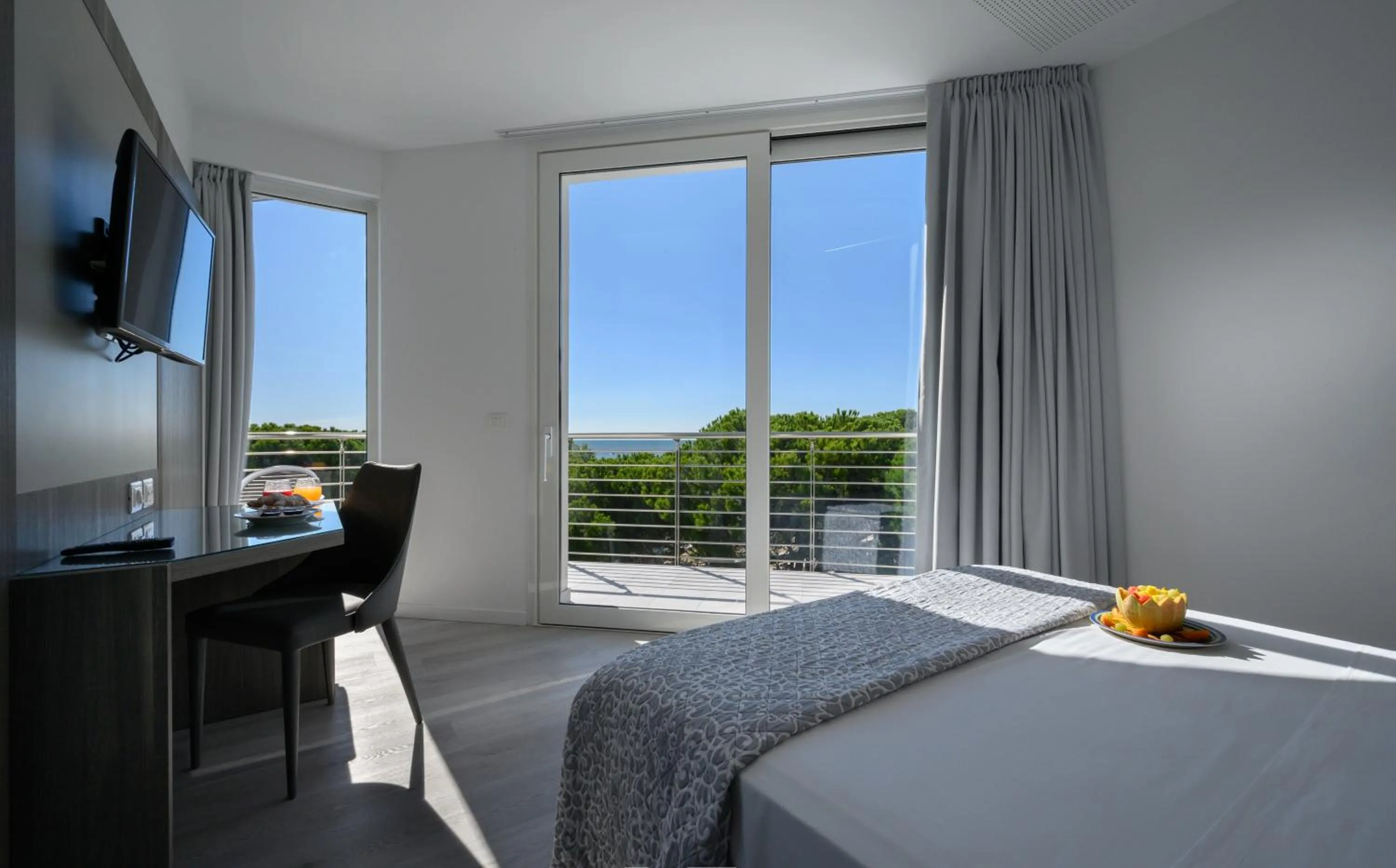Bedroom, Bed in Grand Hotel Playa