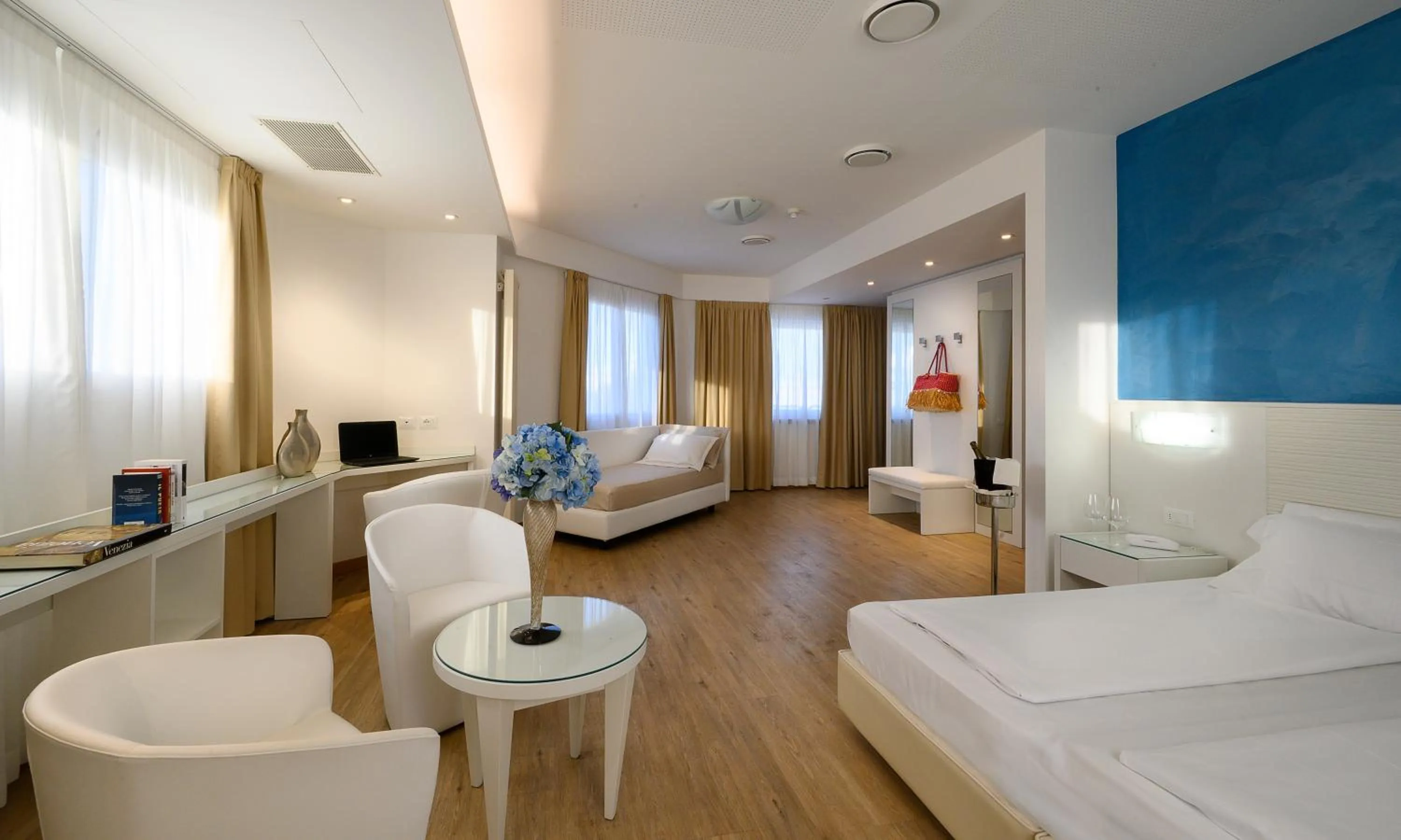 Bedroom, Bed in Grand Hotel Playa