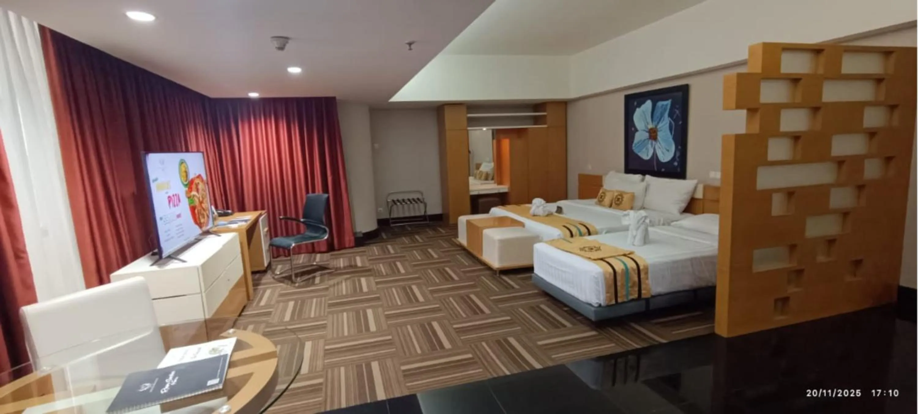 Bed in Merlynn Park Hotel