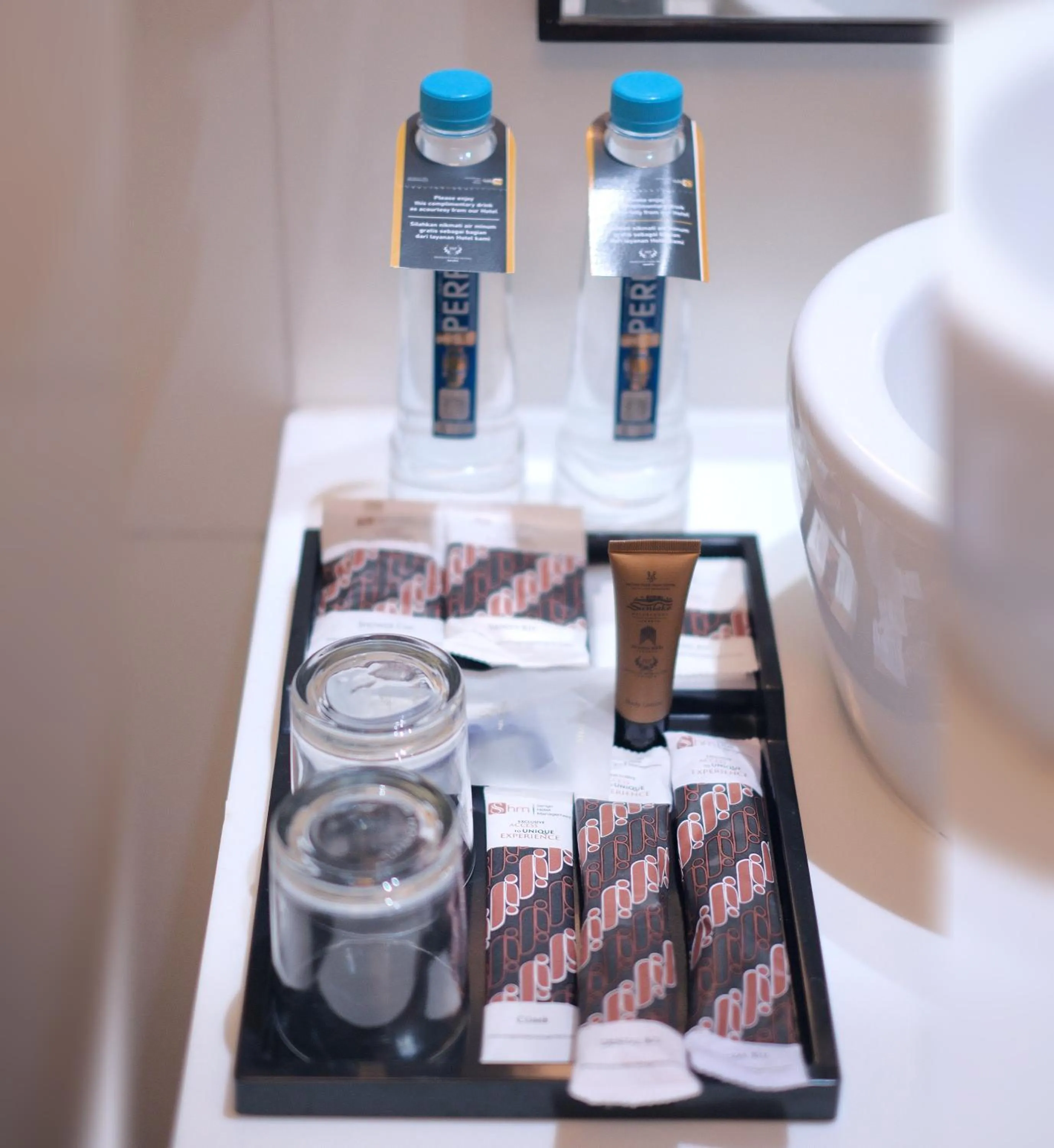 Toilet in Merlynn Park Hotel