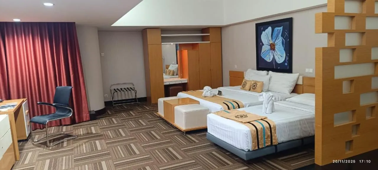 Bed in Merlynn Park Hotel