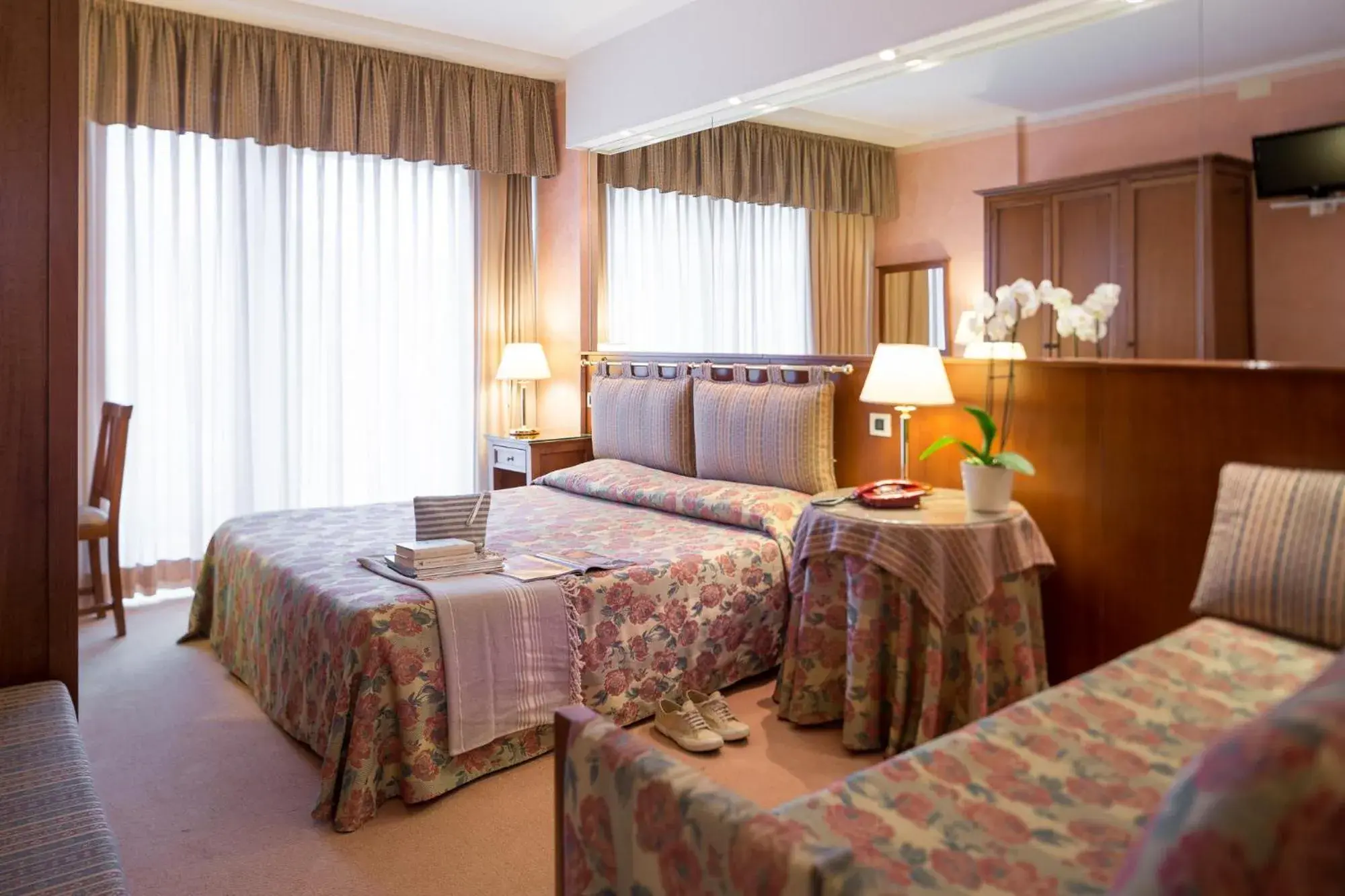 Superior Room with Pool View in Hotel Astro Superior Room with Pool View in Hotel Astro