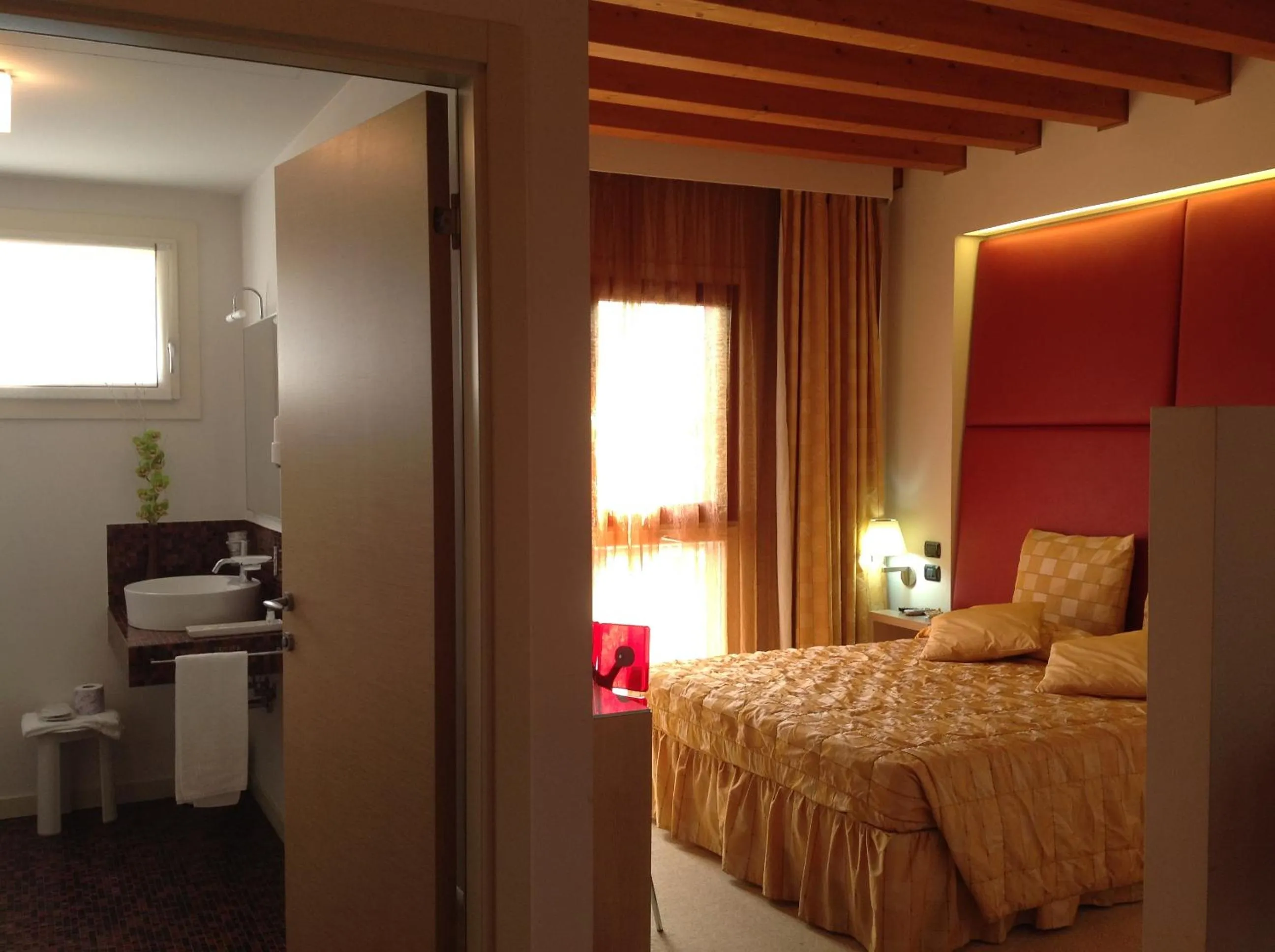 Toilet, Bed in Relais Villa Annamaria Bed end Breakfast