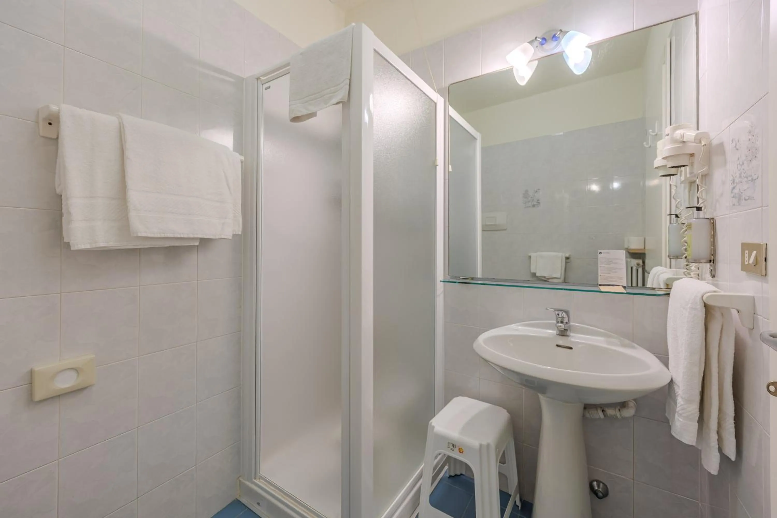 Shower in Hotel Alla Torre