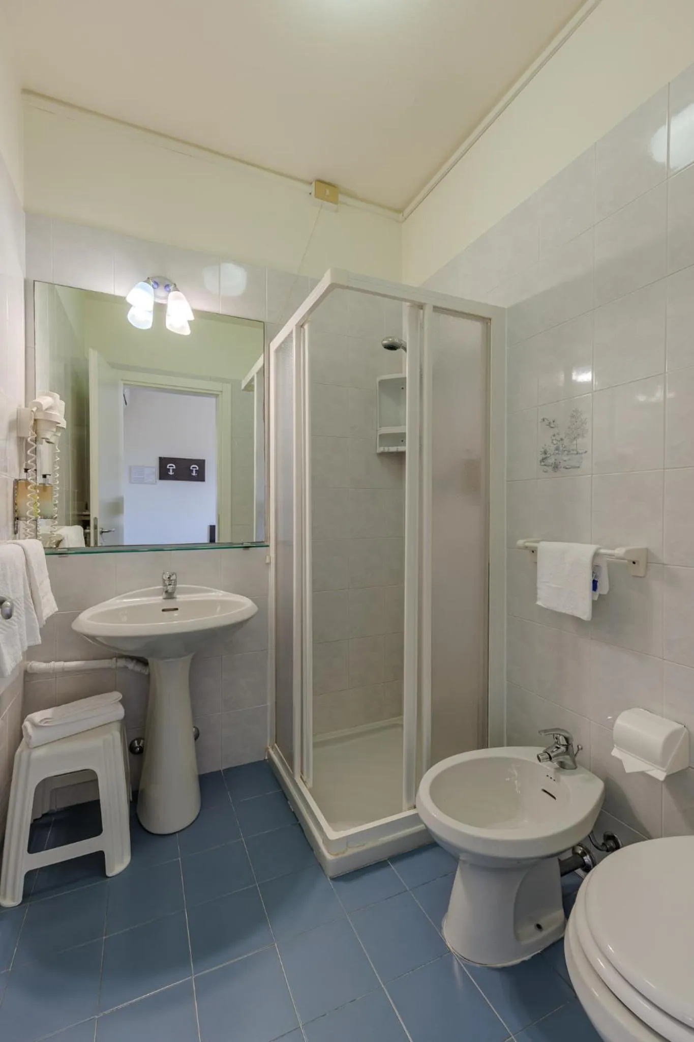 Shower in Hotel Alla Torre