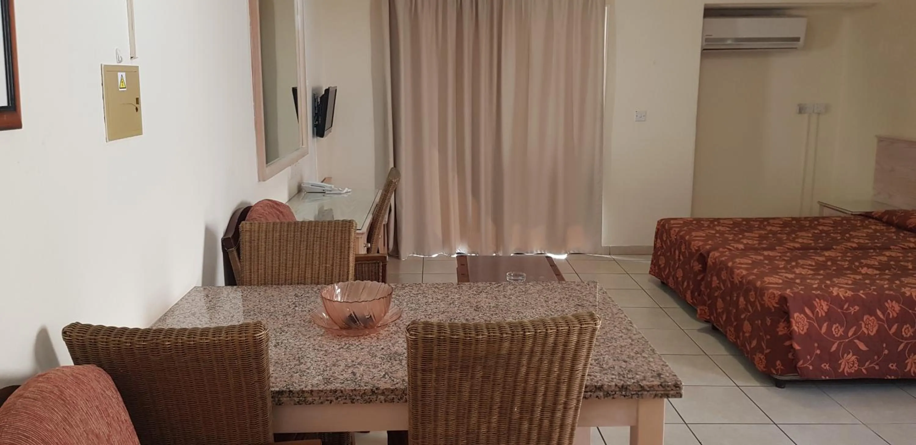 Dining area, Bed in Senator Hotel Apartments - Adults Only