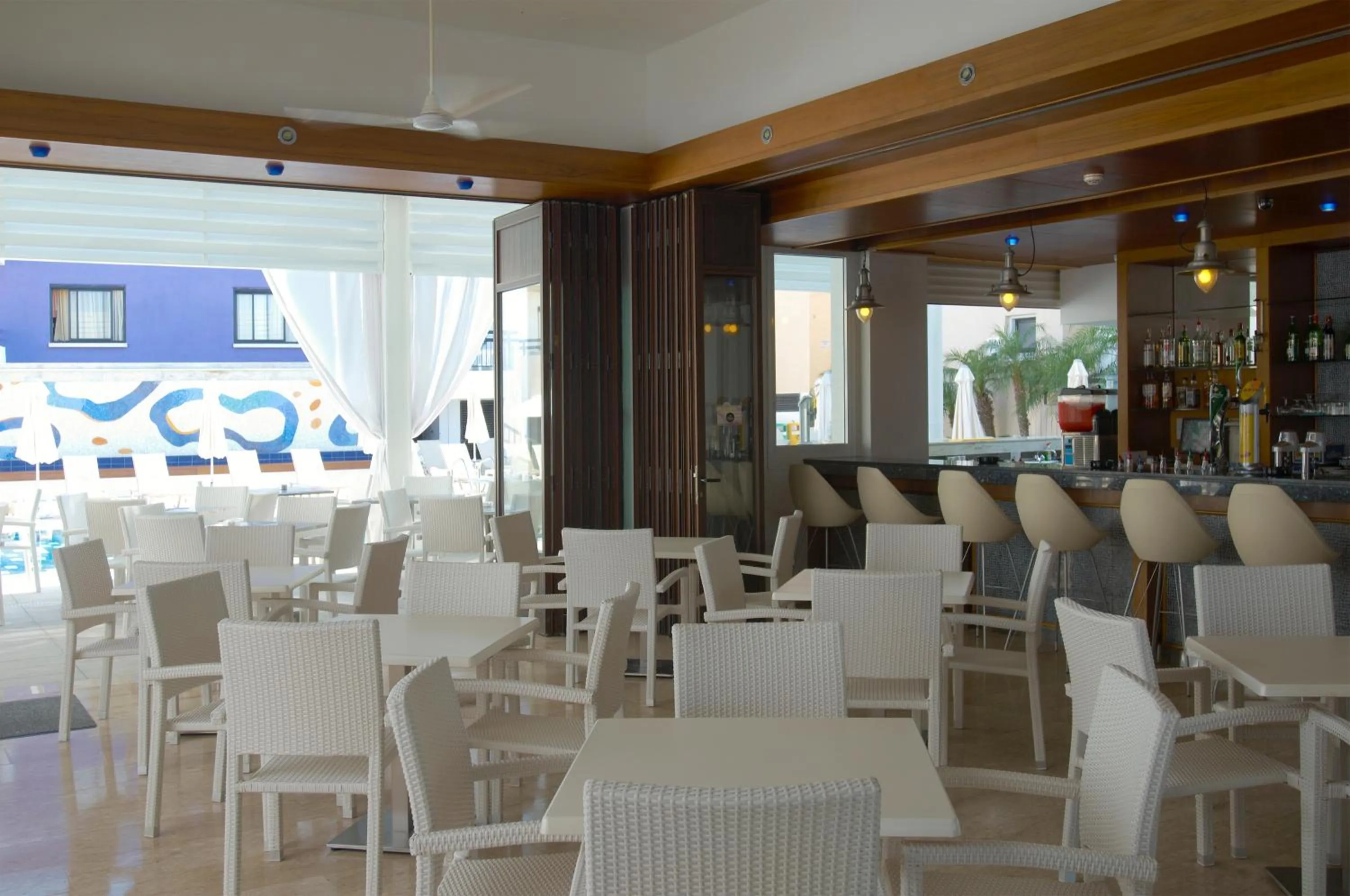 Restaurant/places to eat in Senator Hotel Apartments - Adults Only