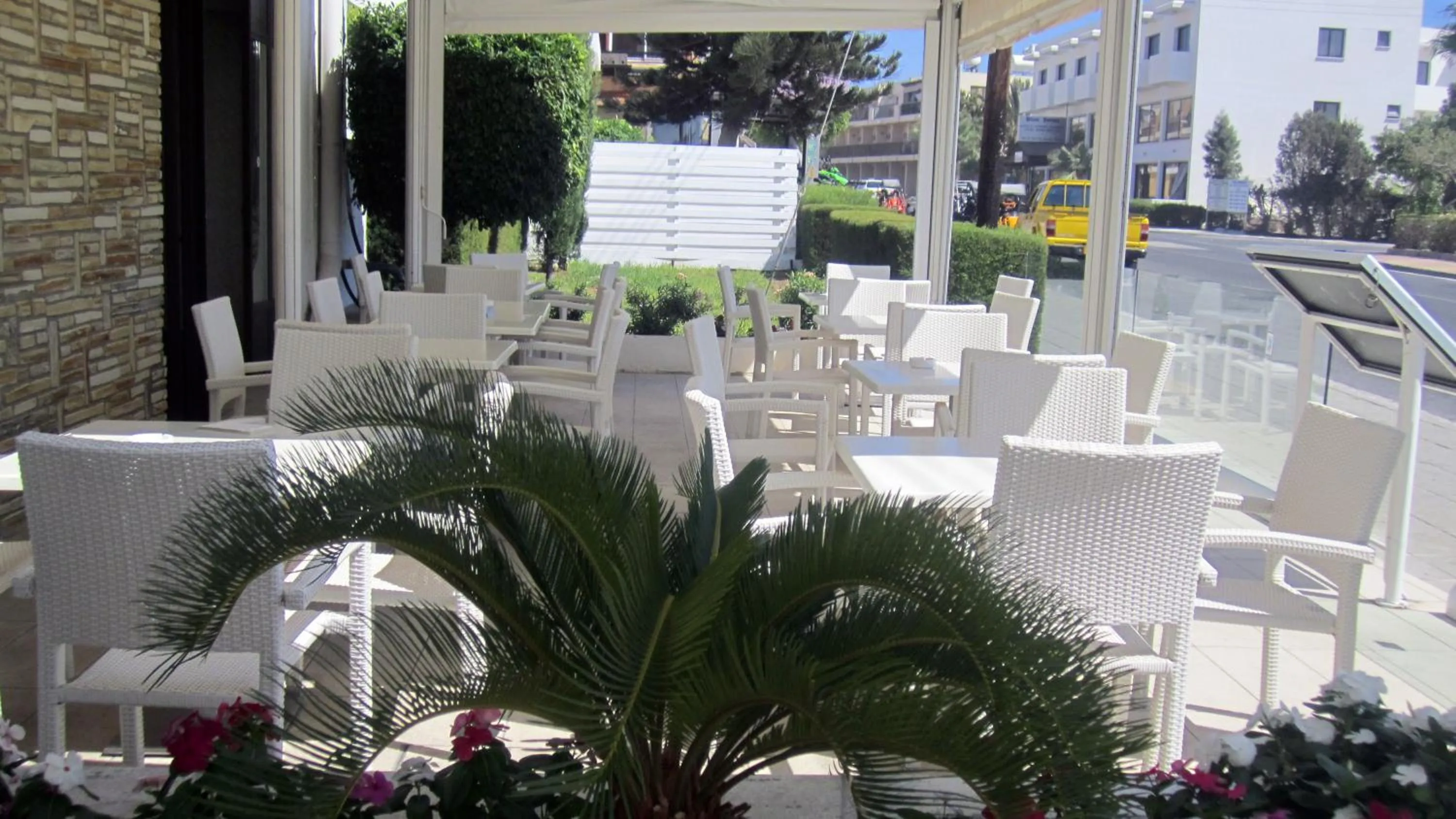 Restaurant/places to eat in Senator Hotel Apartments - Adults Only