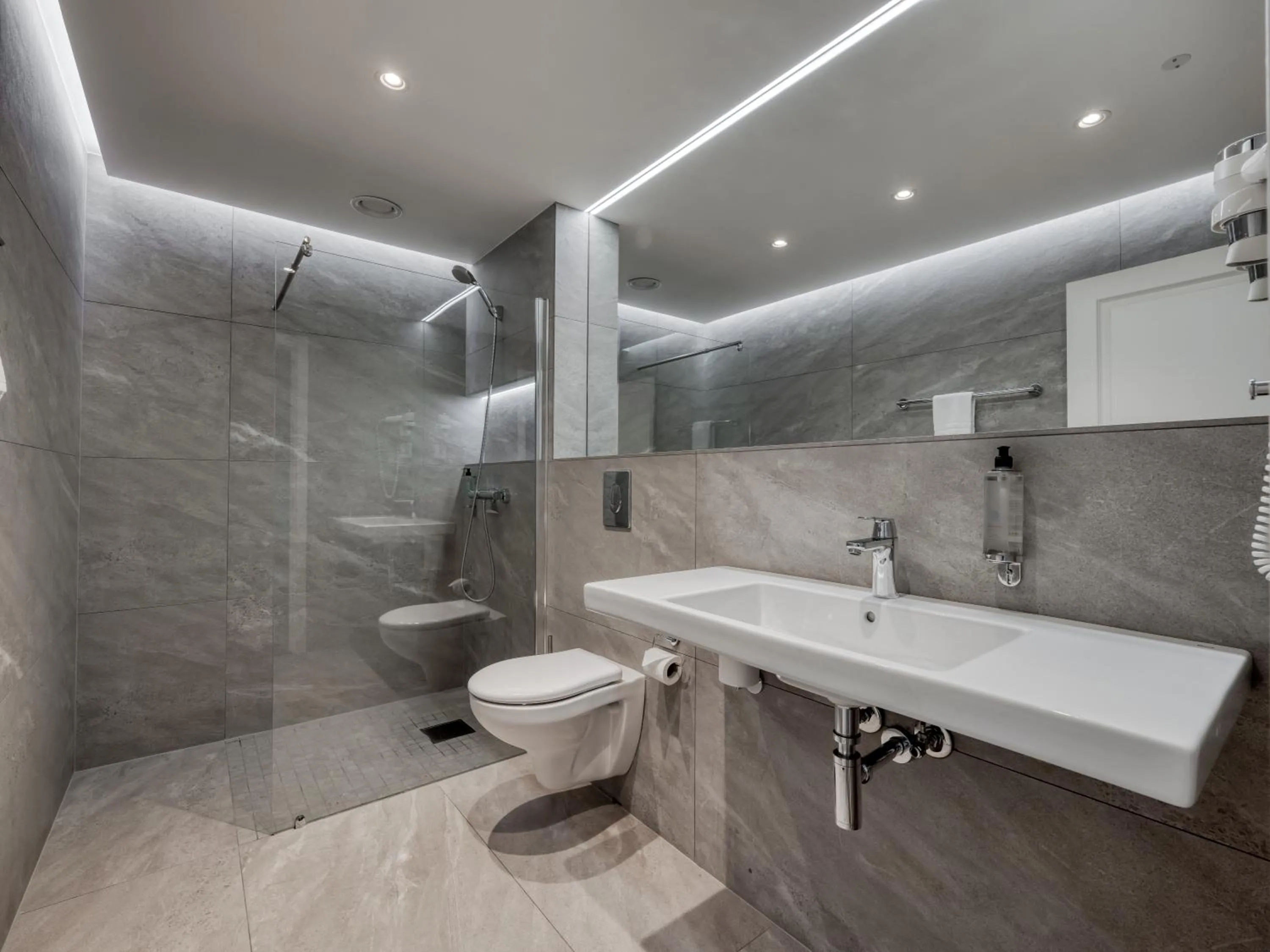 Shower in Tyssedal Hotel