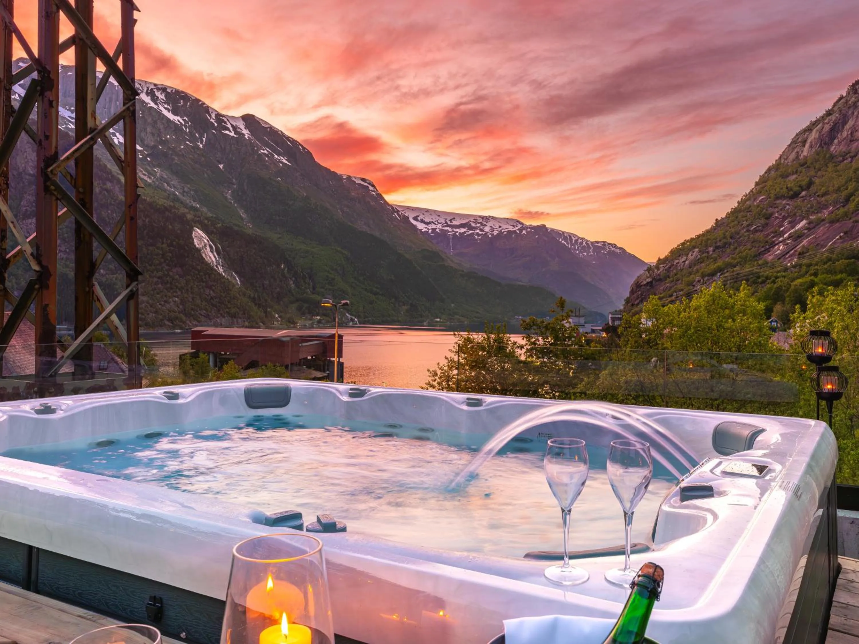Hot Tub in Tyssedal Hotel