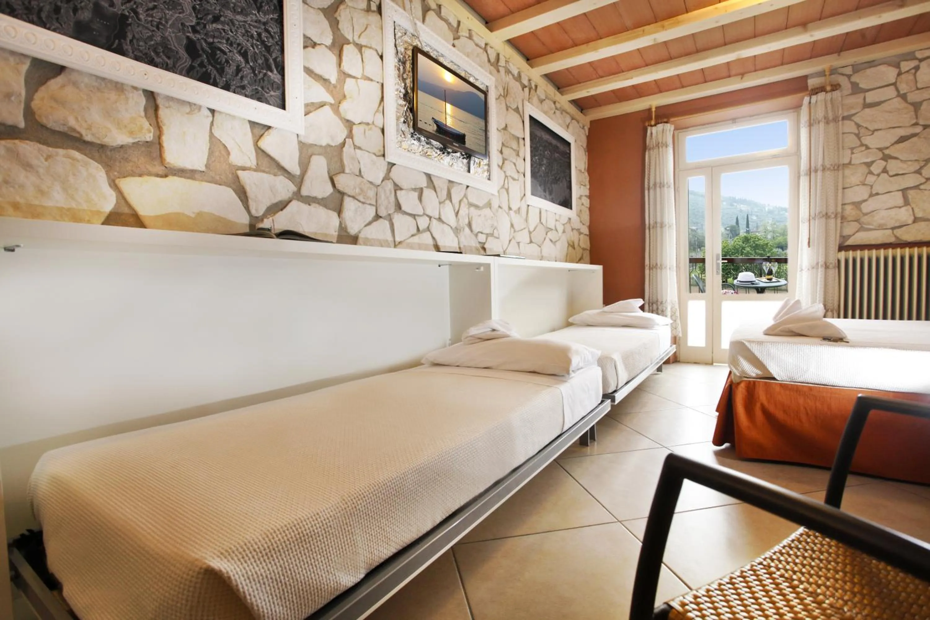 Bed in Albergo Garni Orchidea