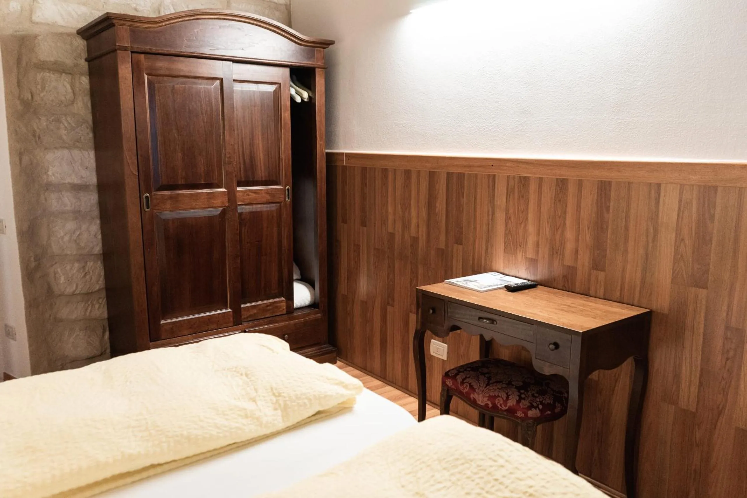 Bed in Albergo Garni Orchidea