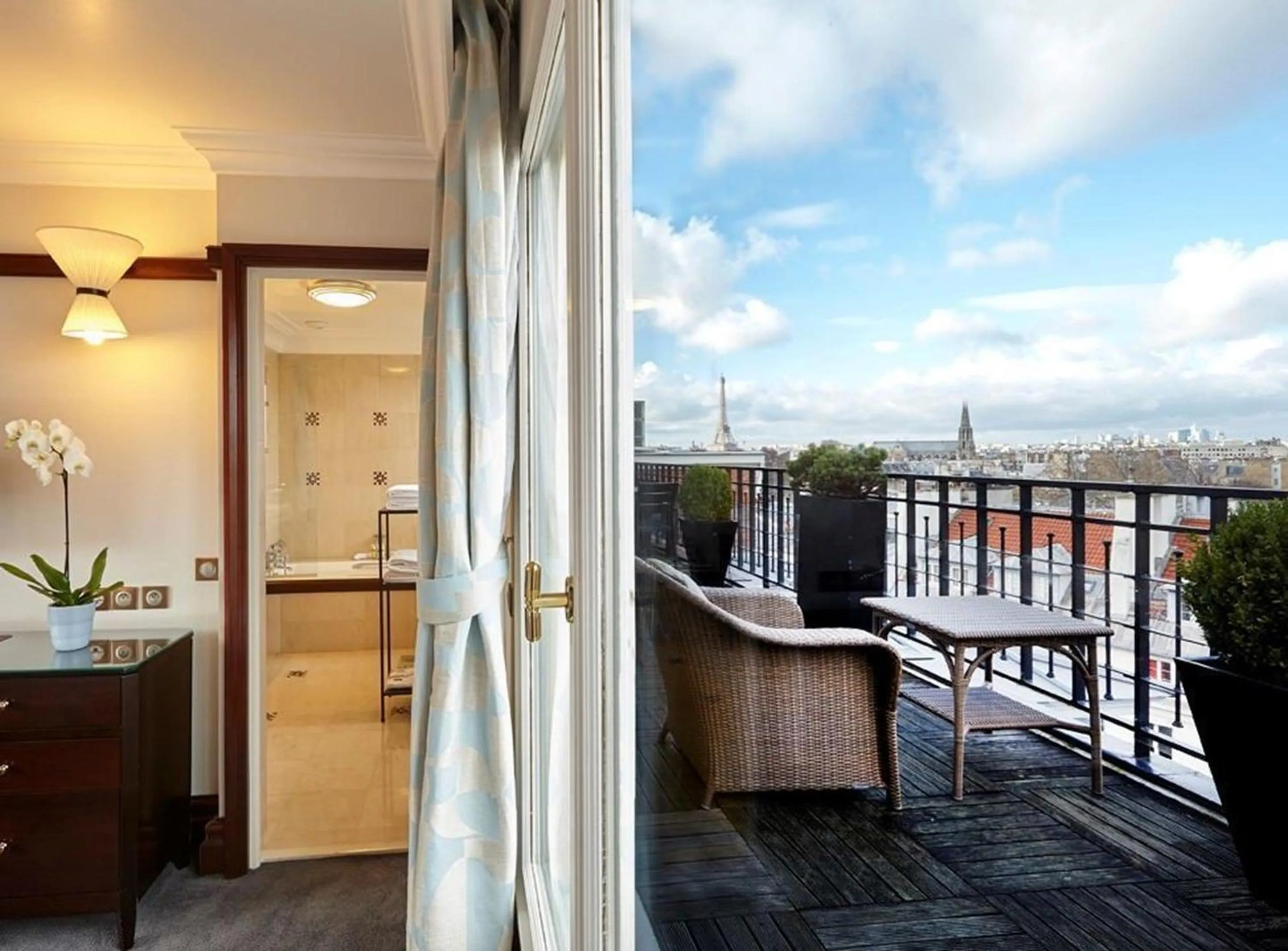 View (from property/room) in Hôtel Pont Royal Paris