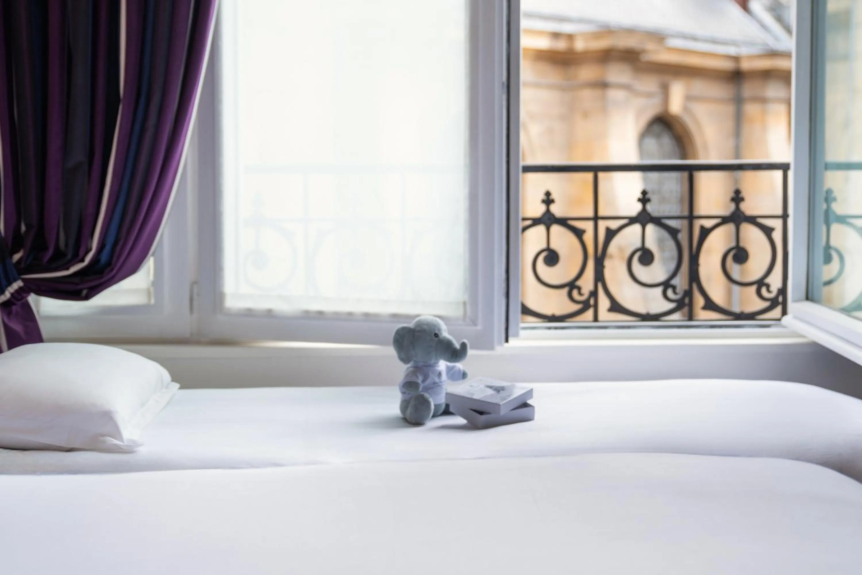 Bed in Hôtel Pont Royal Paris