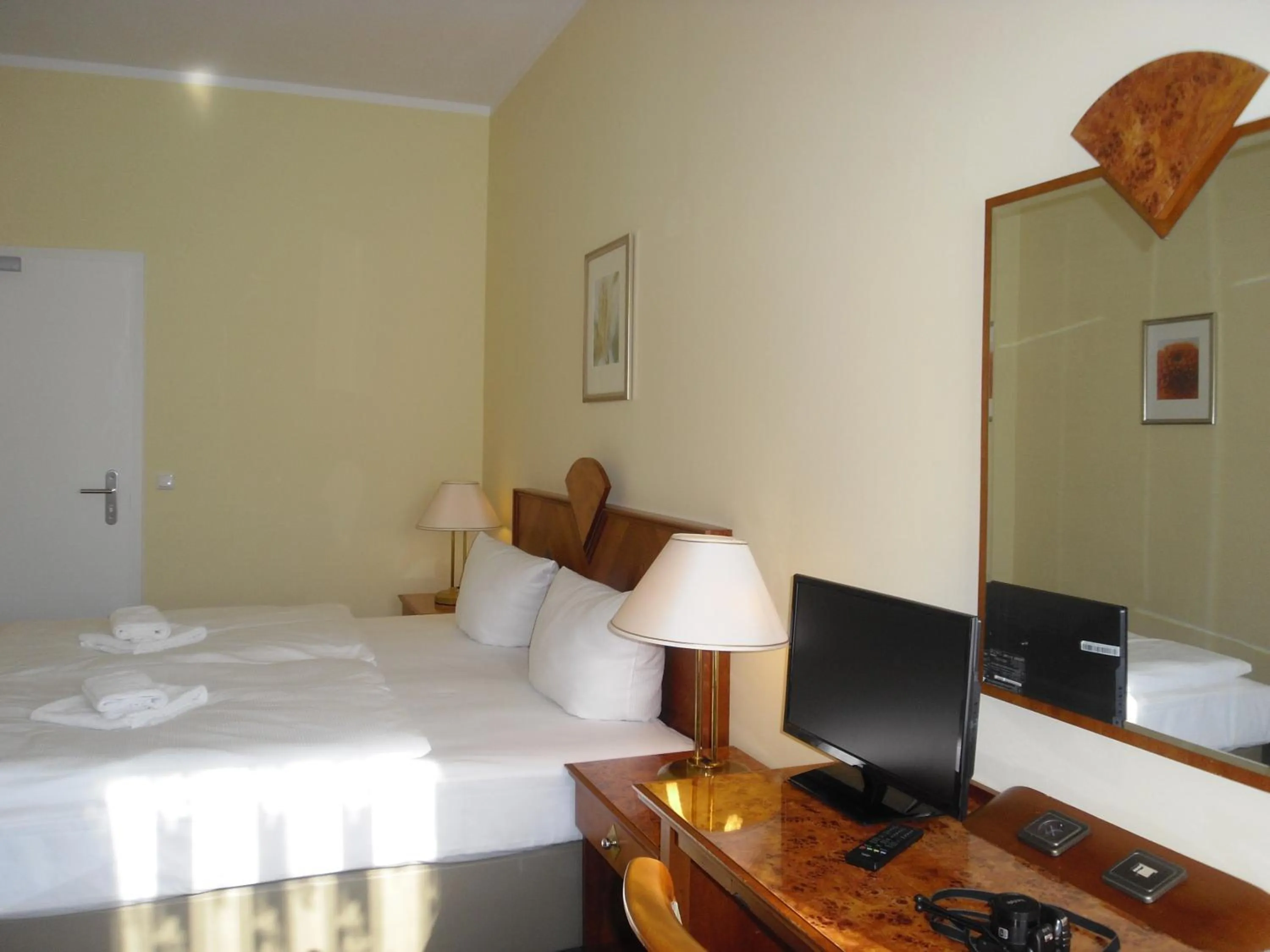 TV and multimedia, Bed in Hotel Amadeus Central