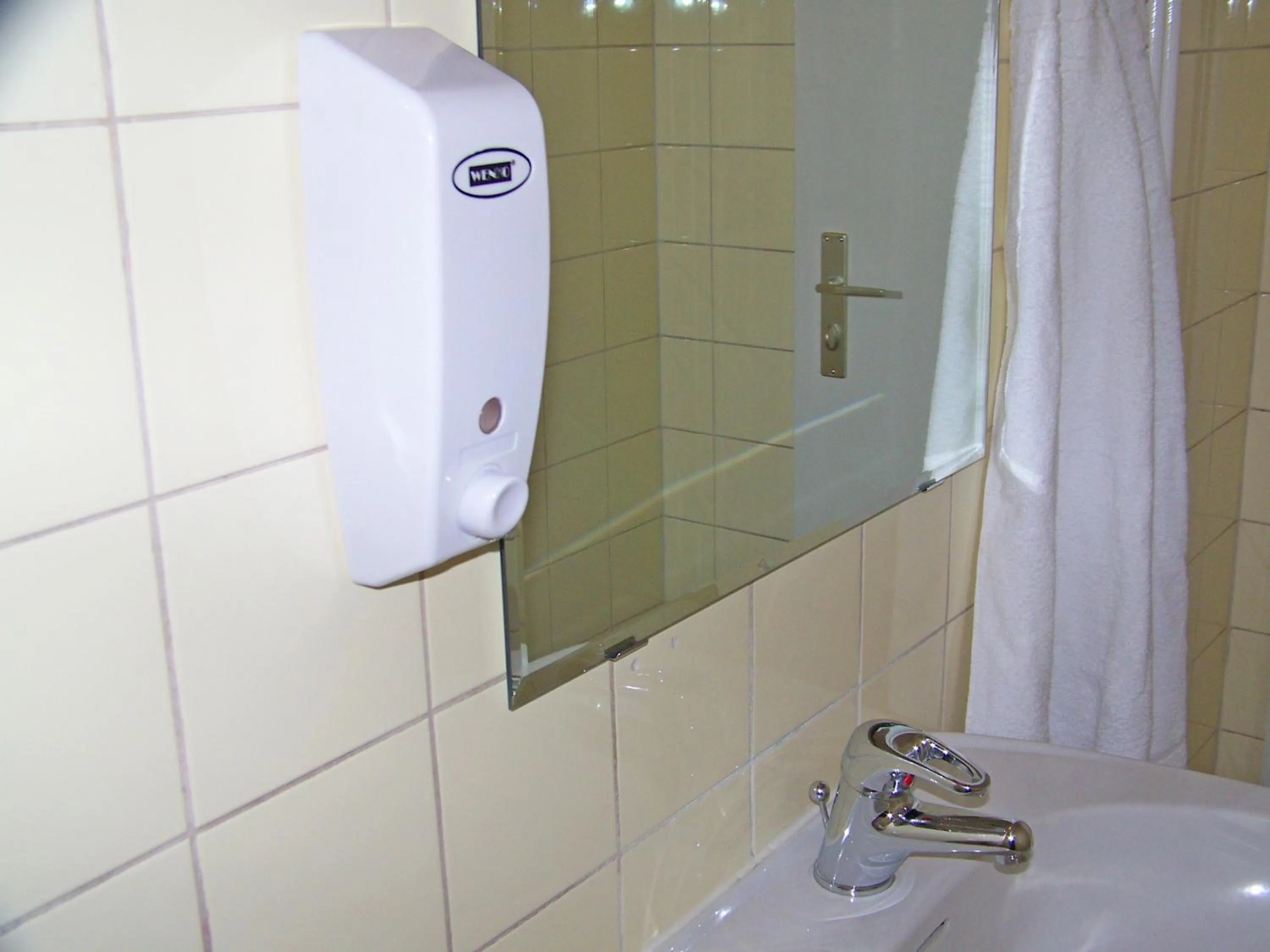 Shower in Hotel Amadeus Central