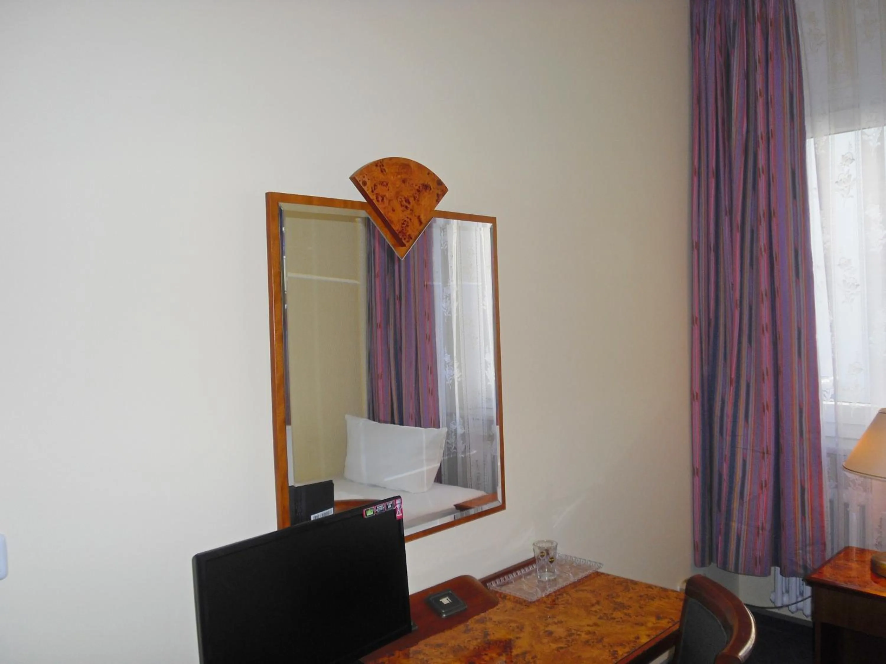 Photo of the whole room, Bed in Hotel Amadeus Central