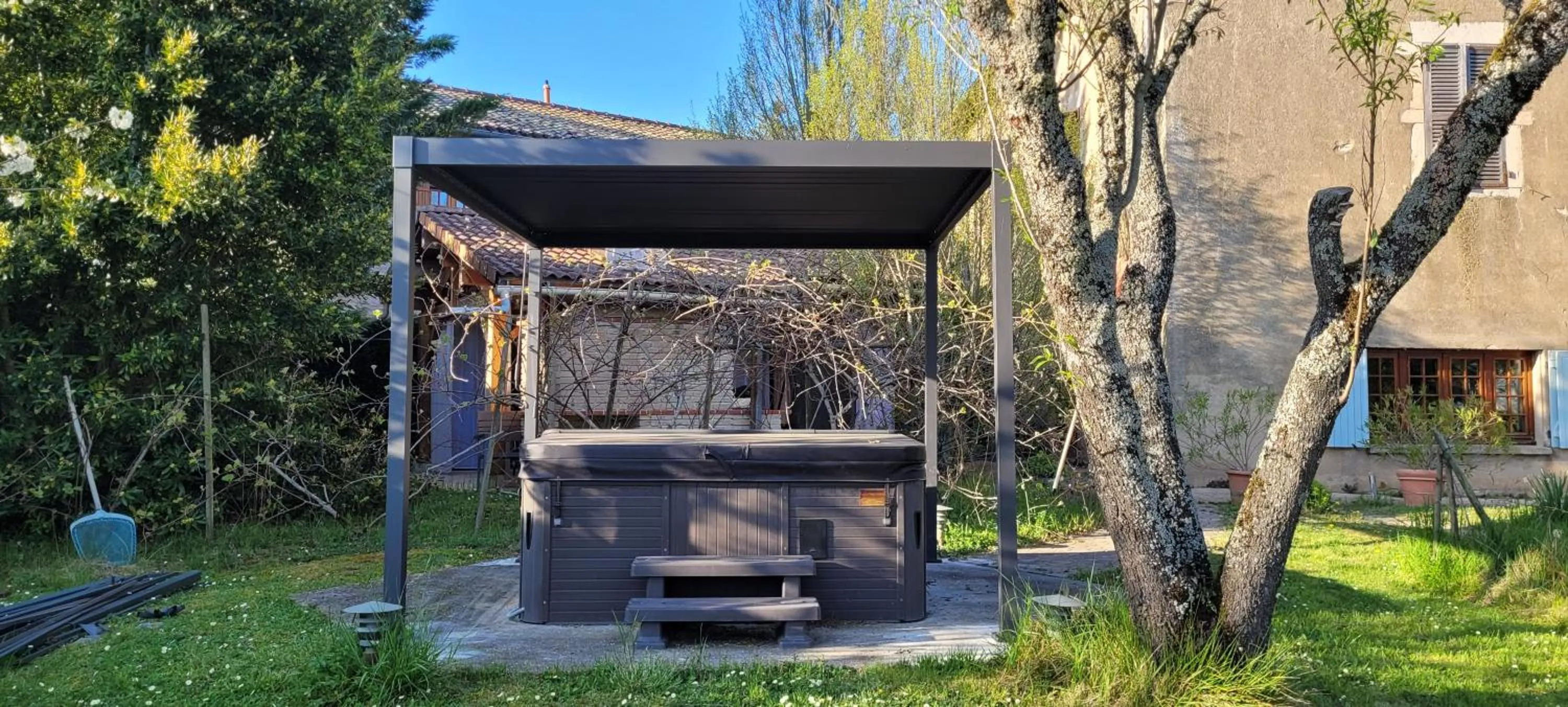 Hot Tub in B&B Des Histoires d'Anges - Côté Jardin - Accueil Vélo