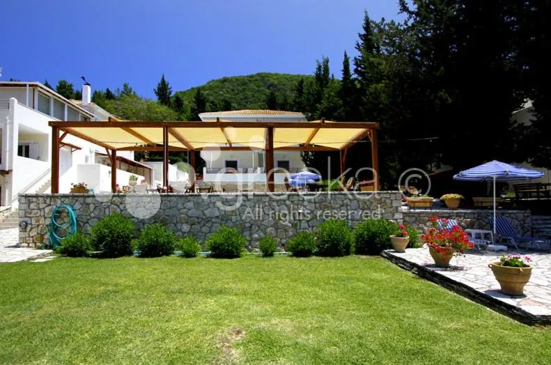 Geni Garden Apartments