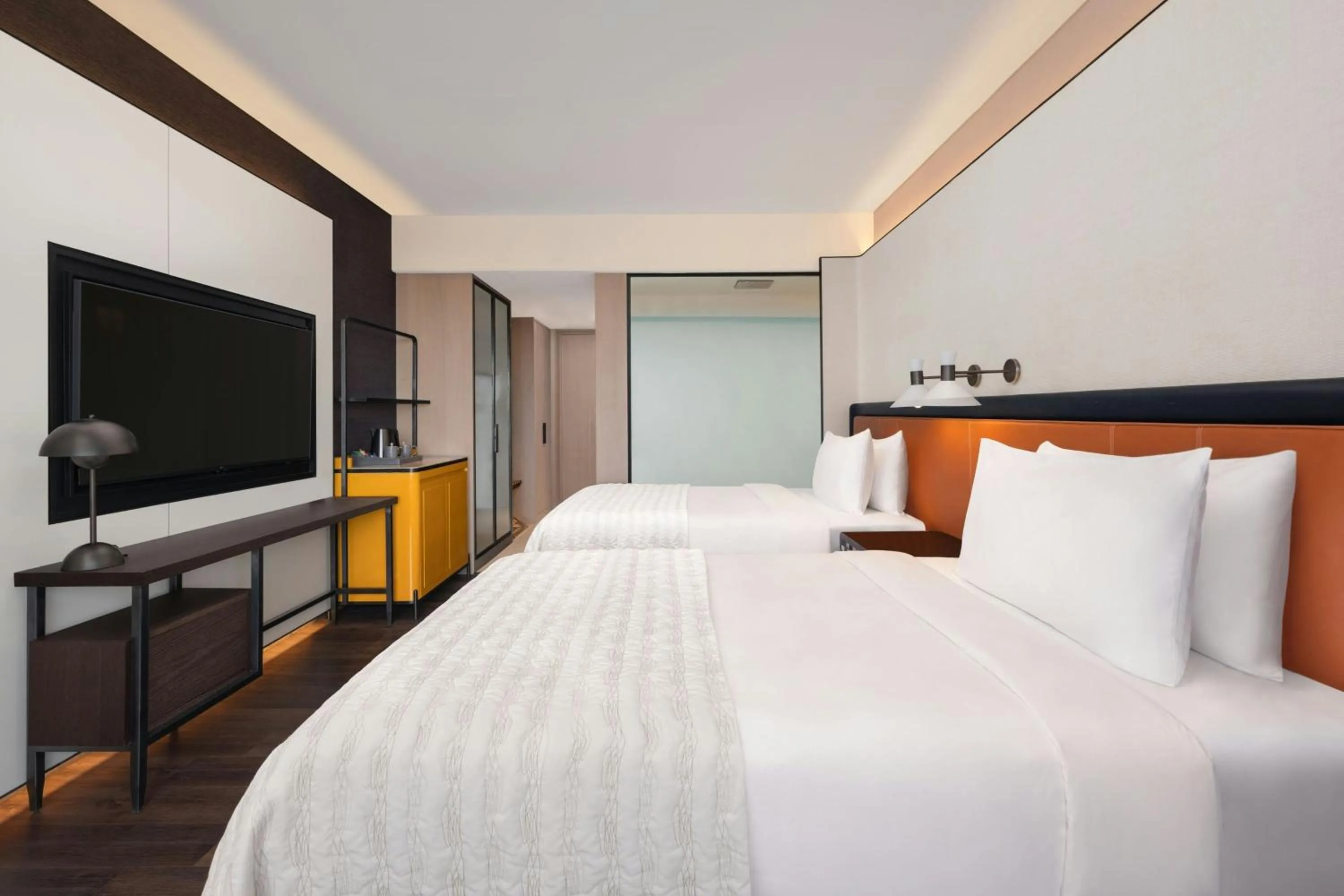 Photo of the whole room, Bed in Le Meridien Ahmedabad