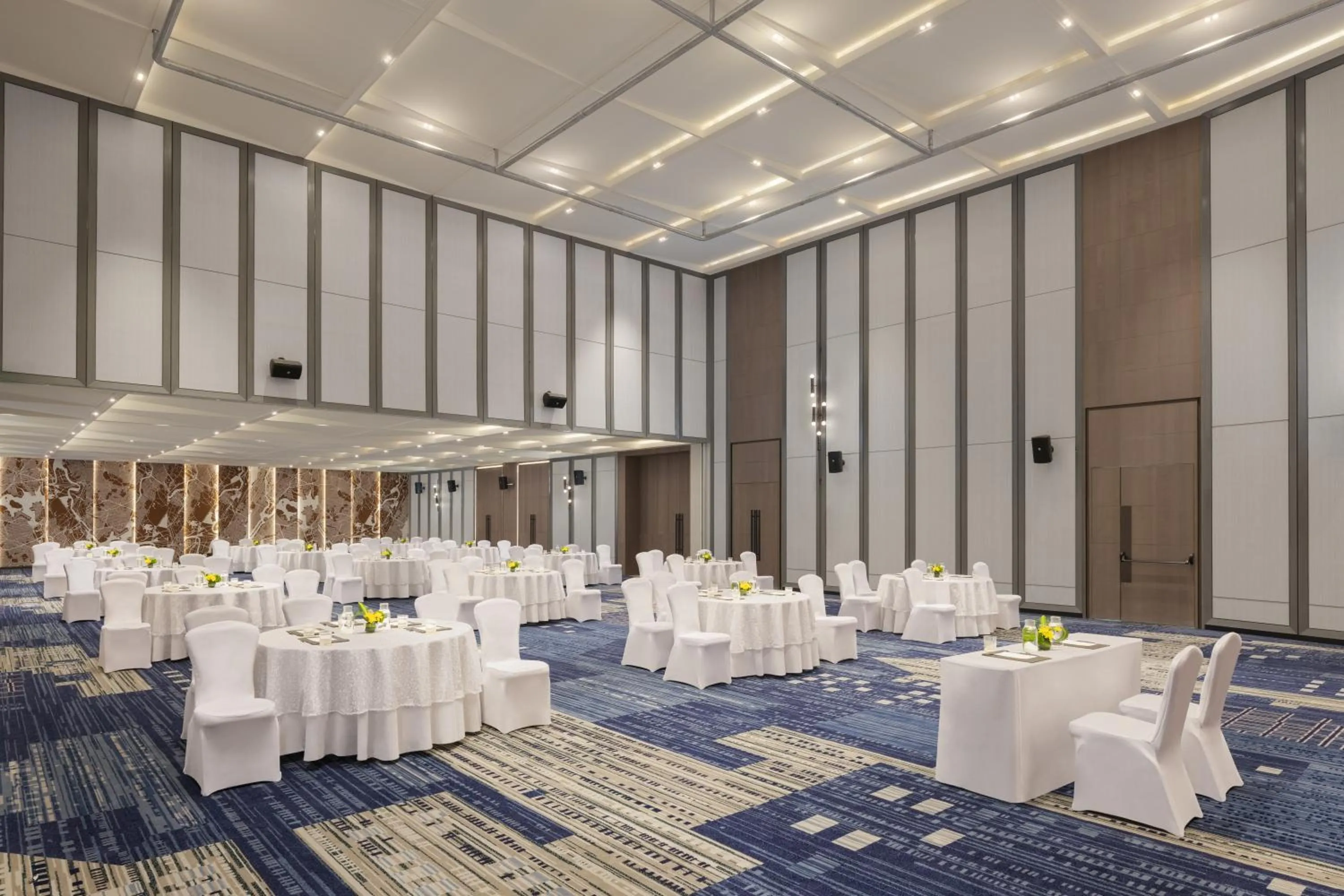 Banquet/Function facilities in Le Meridien Ahmedabad