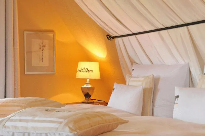 Bed in Hotel Herrnschloesschen