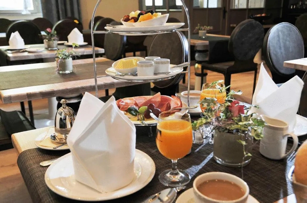 Food and drinks in Hotel Herrnschloesschen