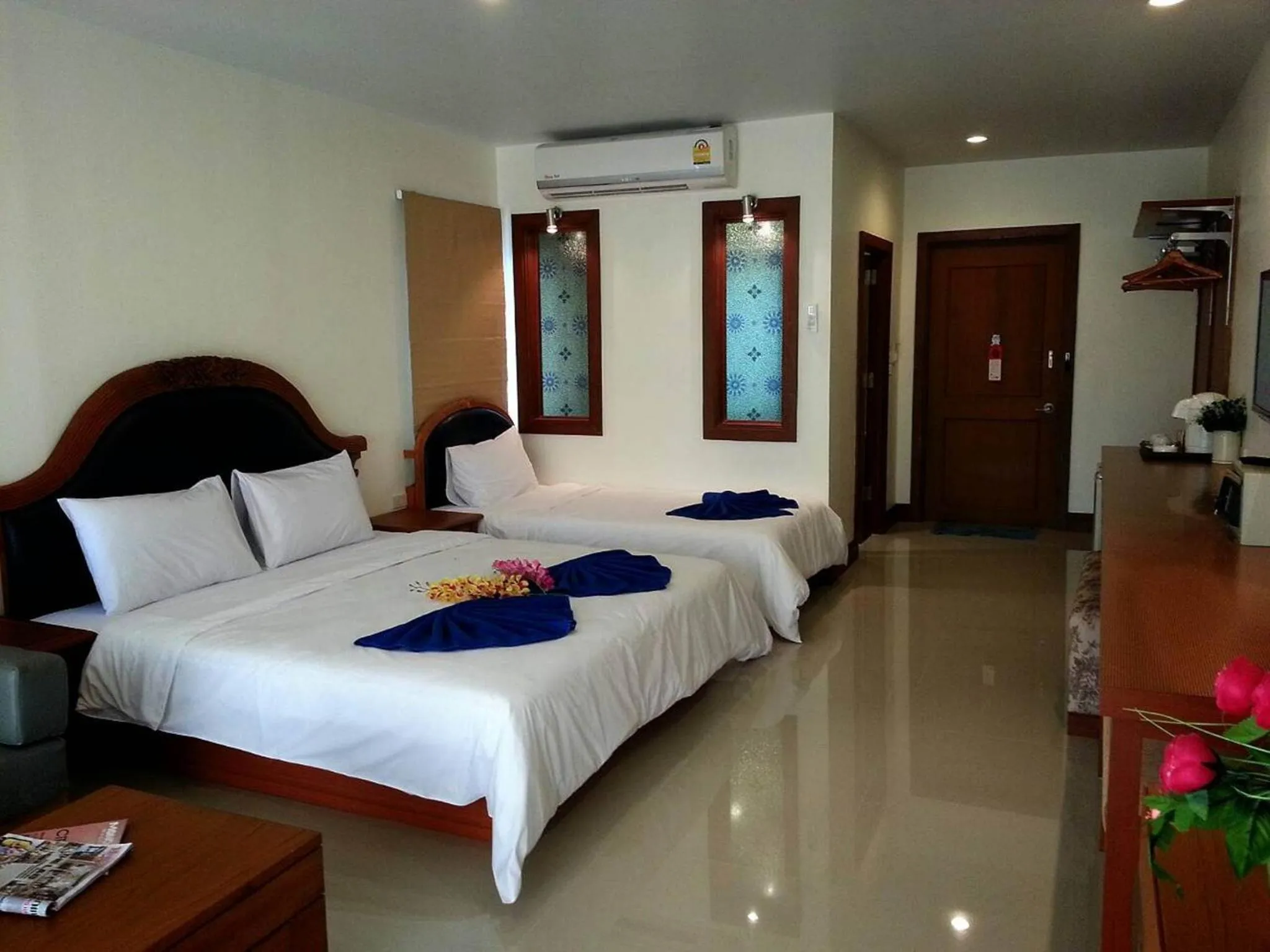 Photo of the whole room, Bed in Phi Phi Arboreal Resort