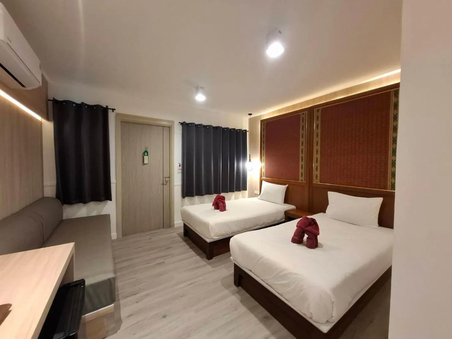 Bed in Phi Phi Arboreal Resort