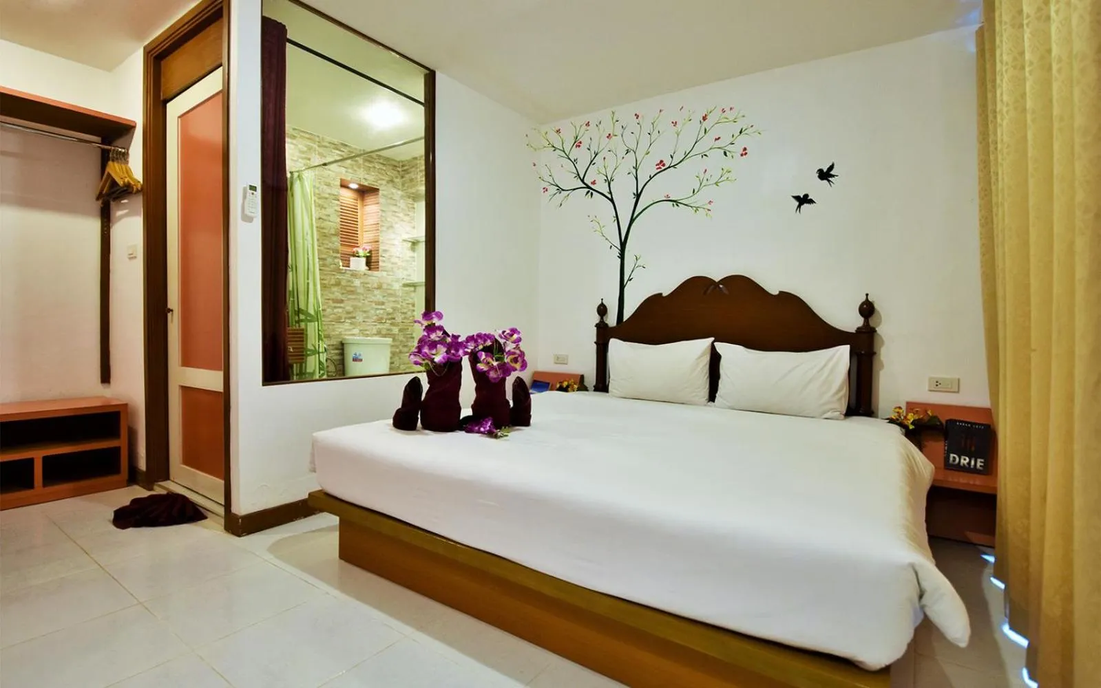 Photo of the whole room, Bed in Phi Phi Arboreal Resort