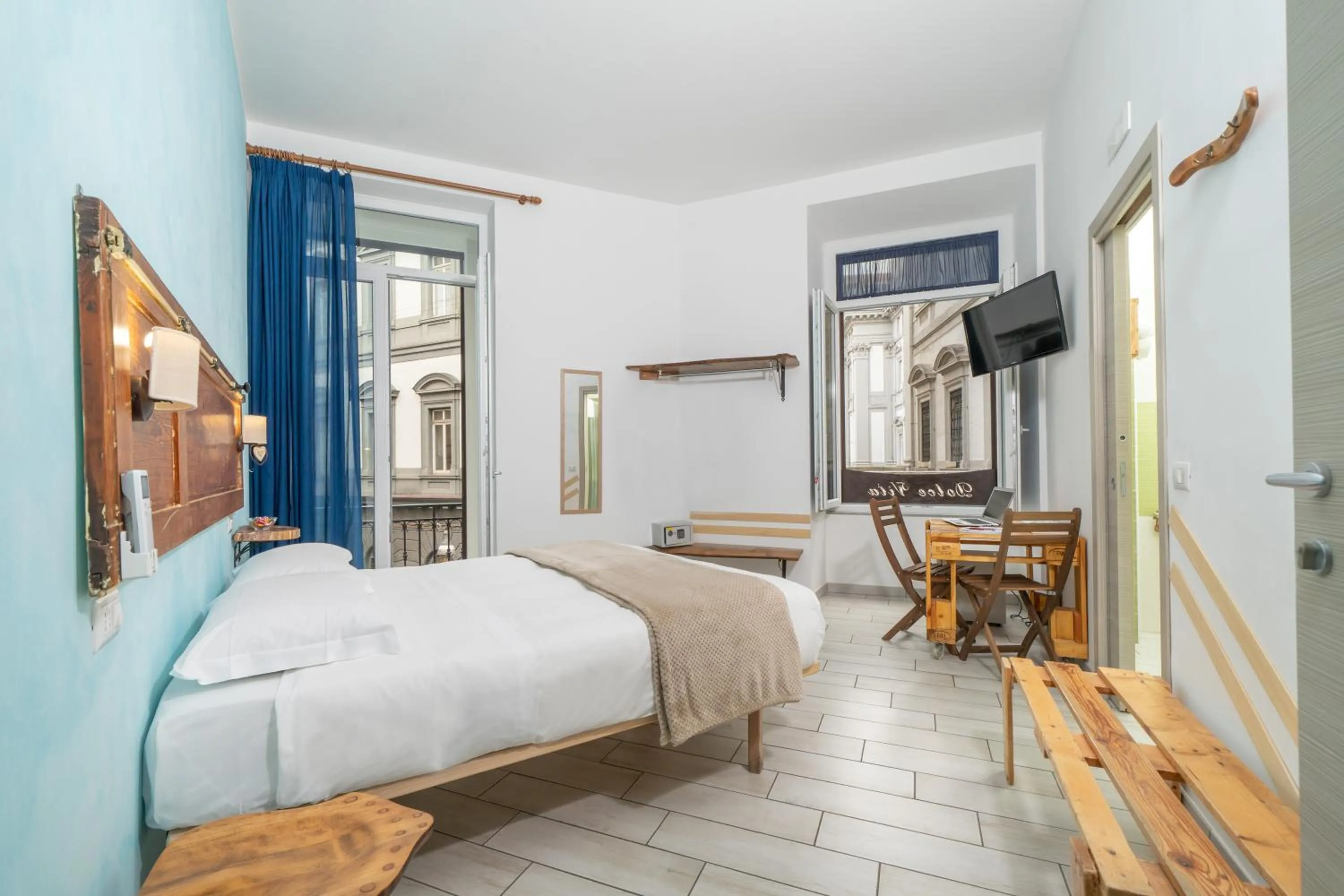 Balcony/Terrace, Bed in B&B DolceVita Napoli