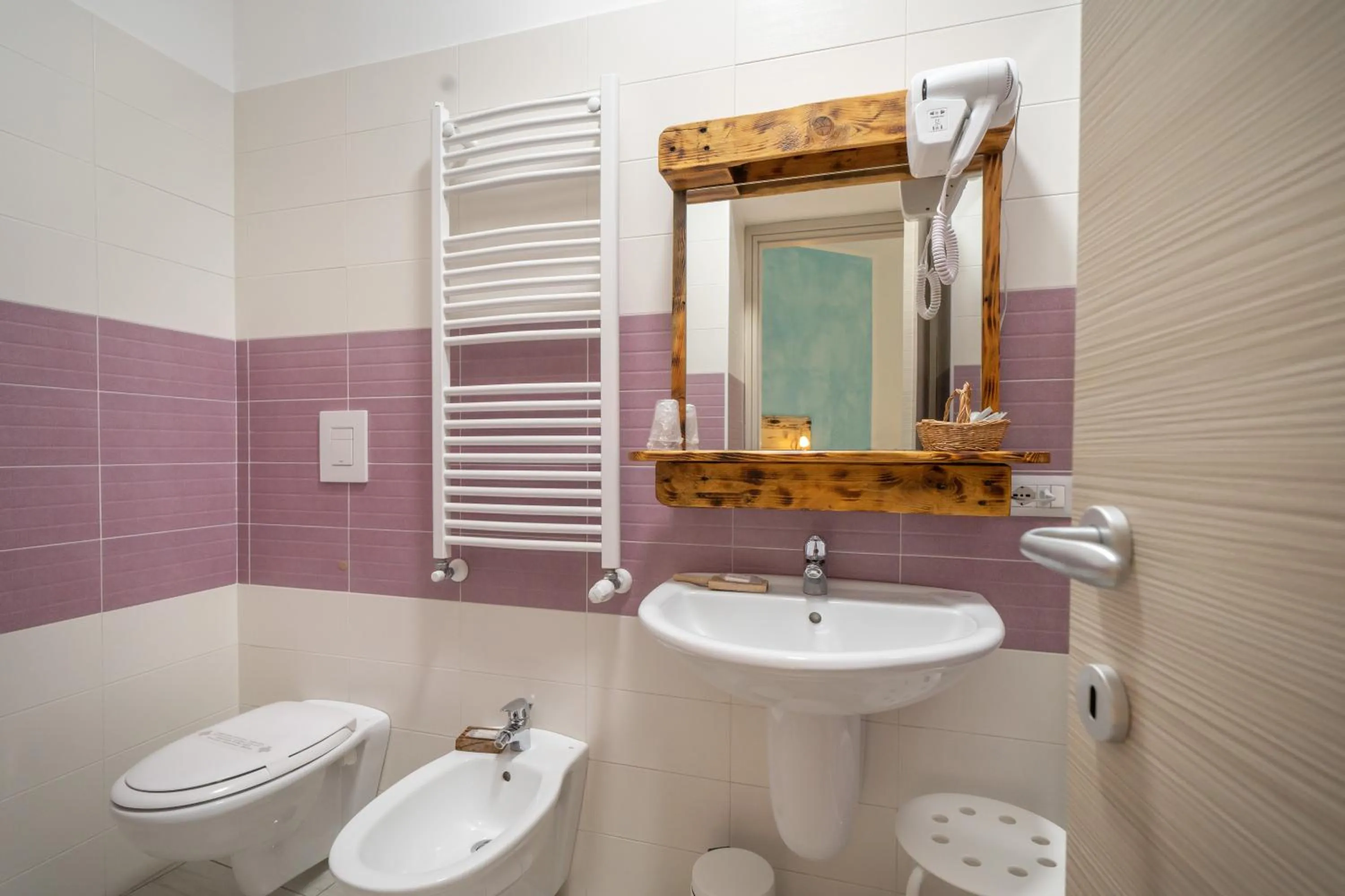 Shower in B&B DolceVita Napoli