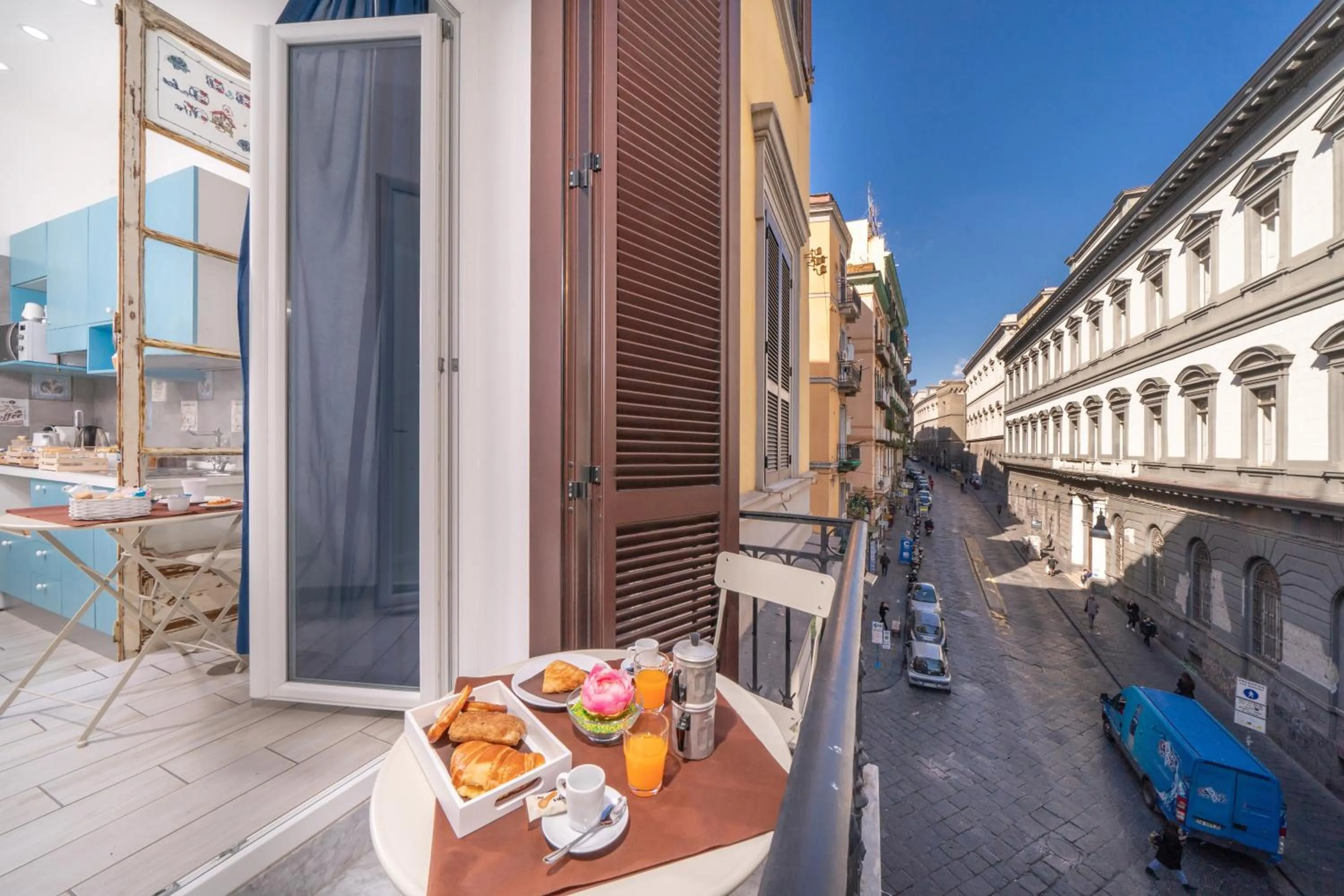 Neighbourhood in B&B DolceVita Napoli