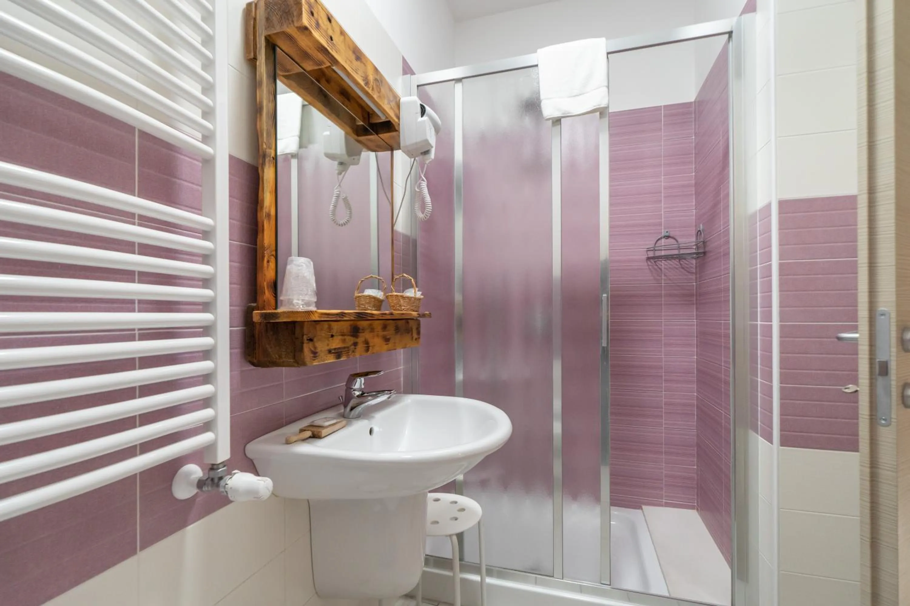 Shower in B&B DolceVita Napoli