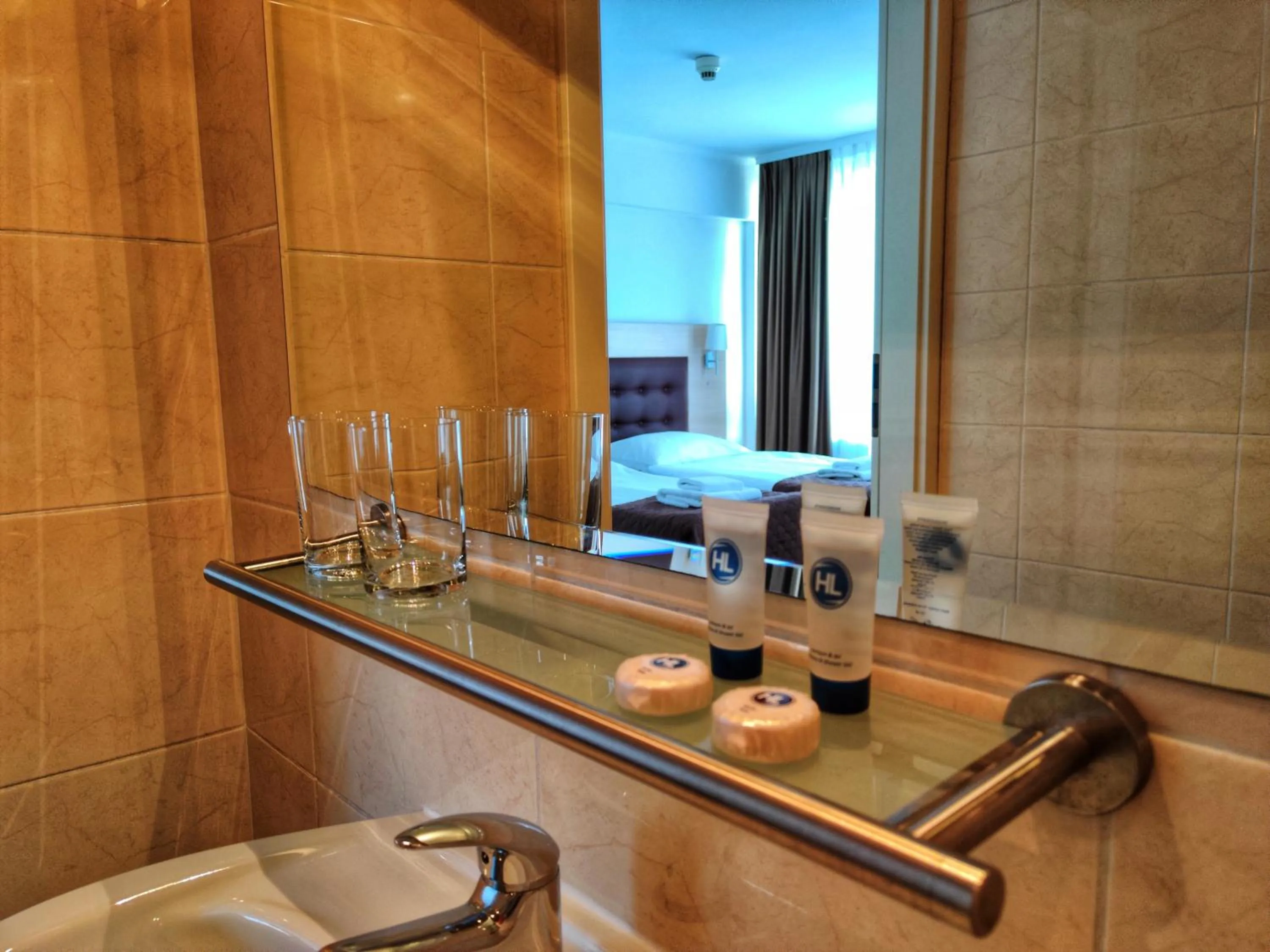 Bathroom in Hotel Logos