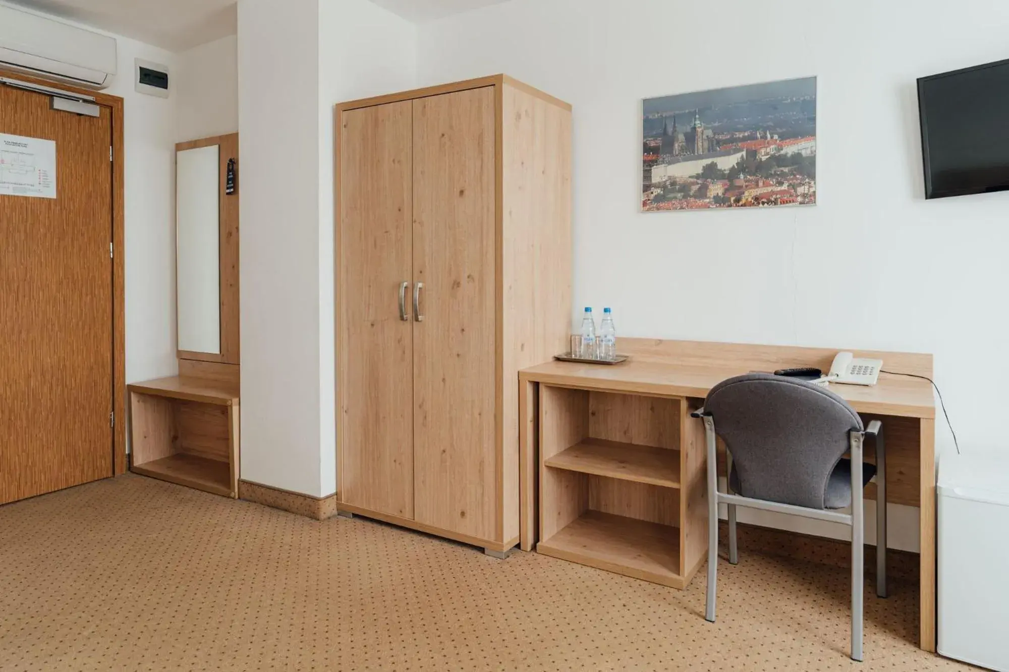 Deluxe Twin Room in Hotel Logos Deluxe Twin Room in Hotel Logos