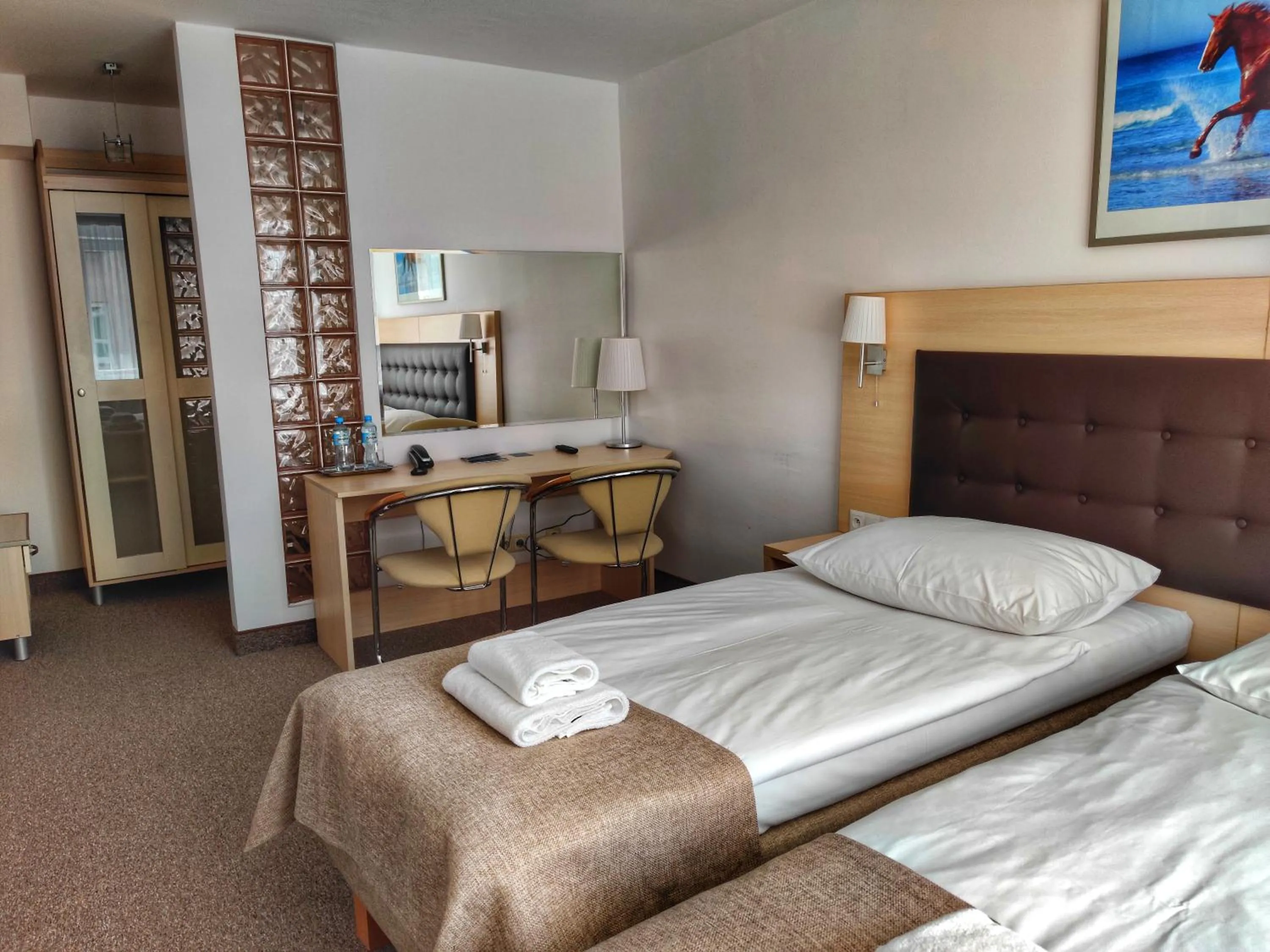 Photo of the whole room, Bed in Hotel Logos