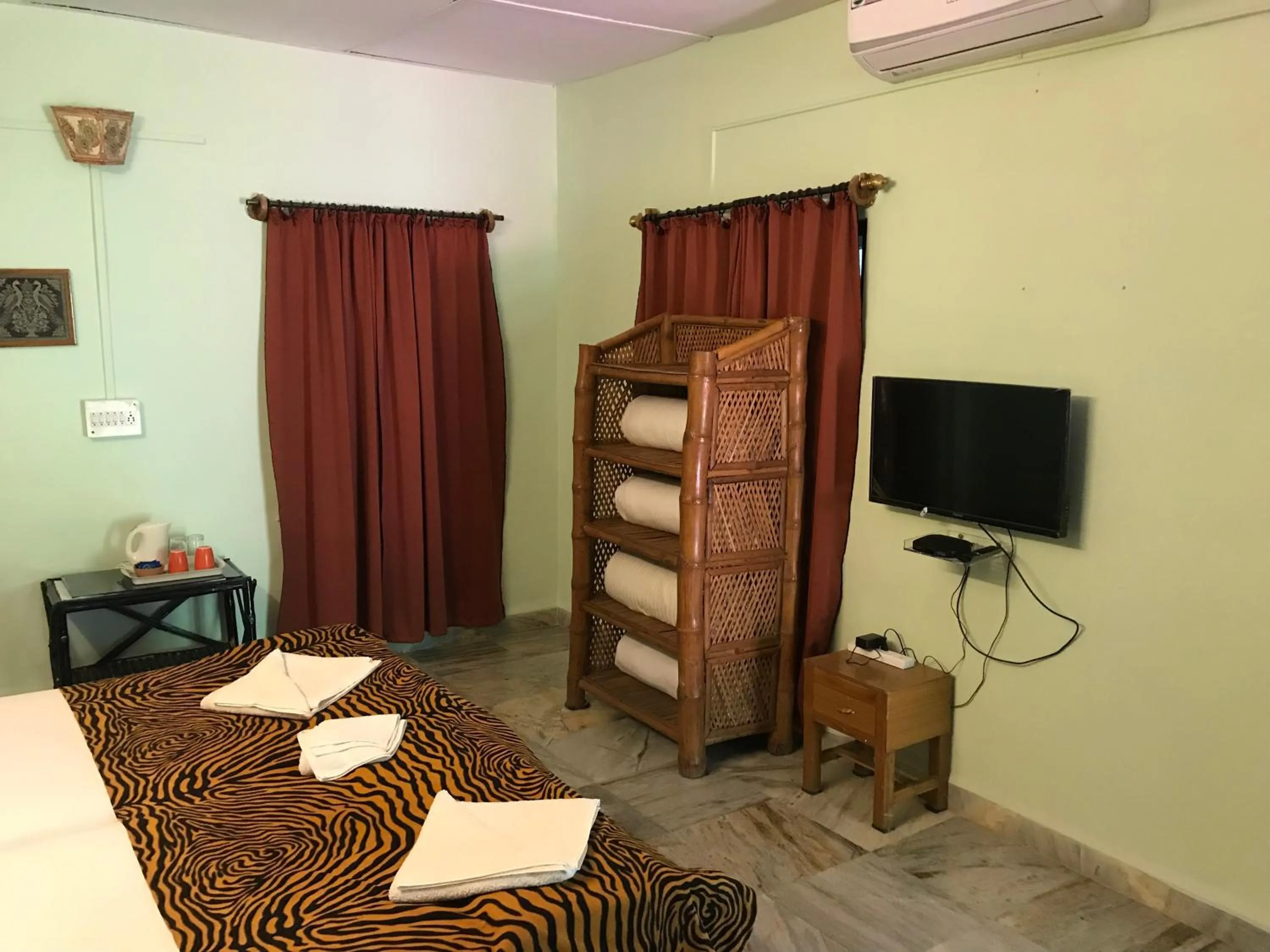 Coffee/tea facilities, Bed in Baaz Jungle Resort