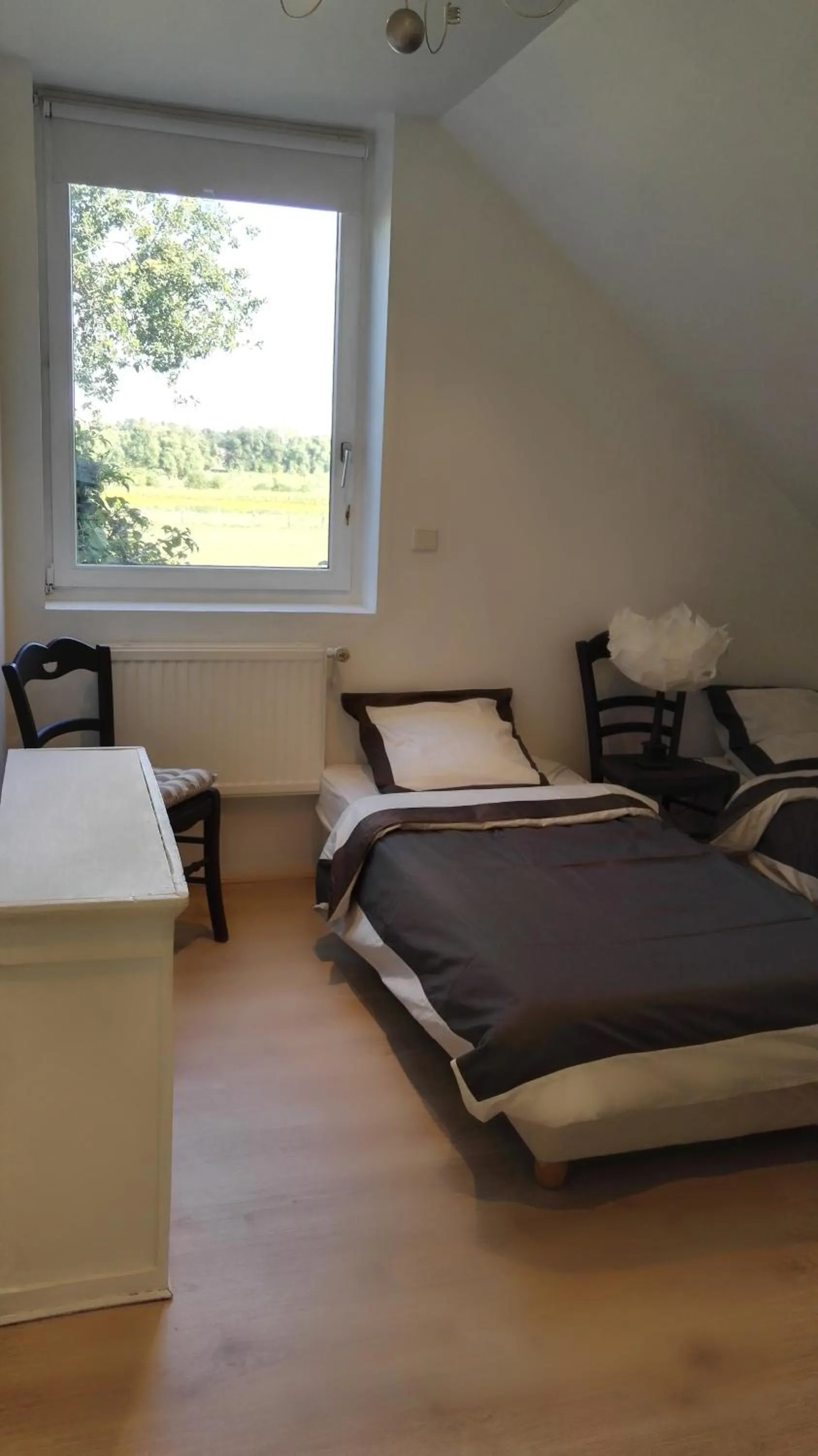 Photo of the whole room, Bed in les Bovrieres