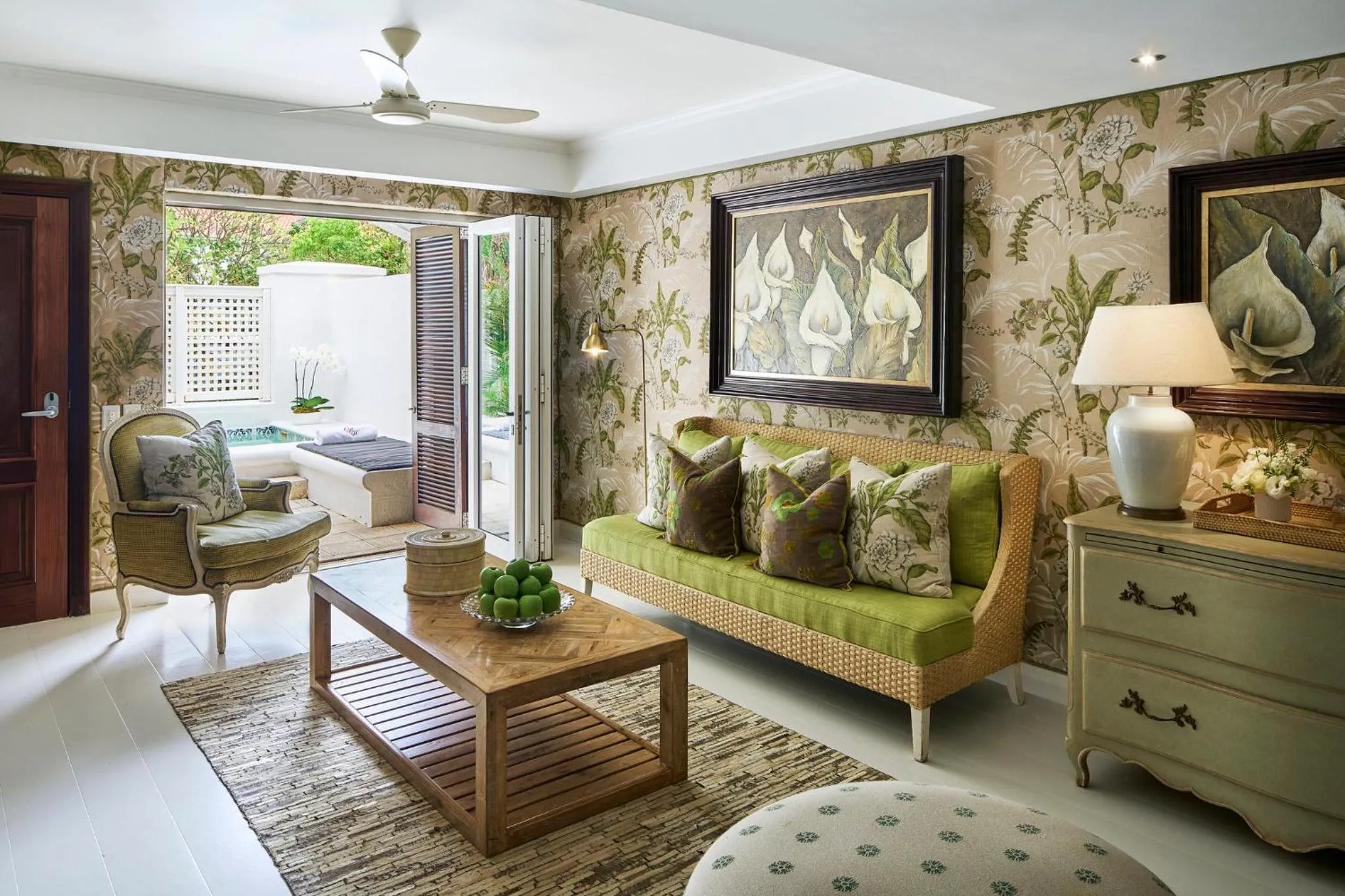 Photo of the whole room in The Oyster Box