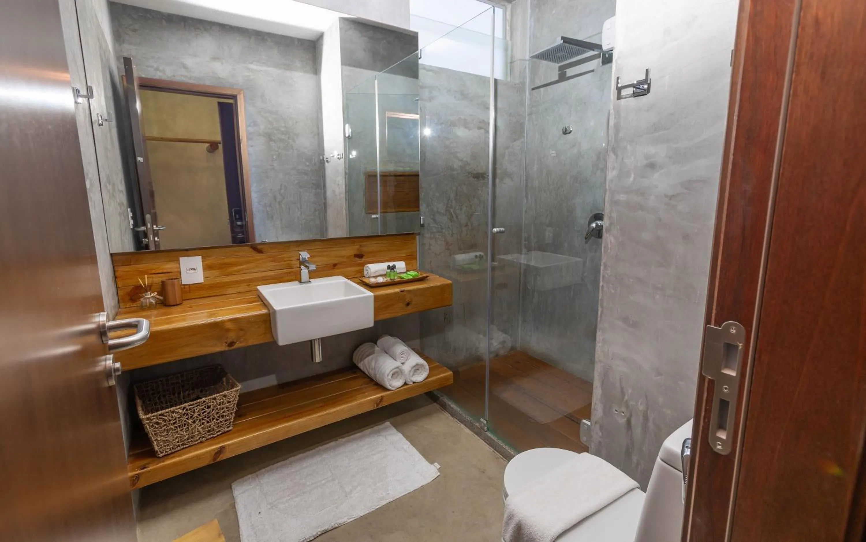 Shower in Flor de Lis Exclusive Hotel